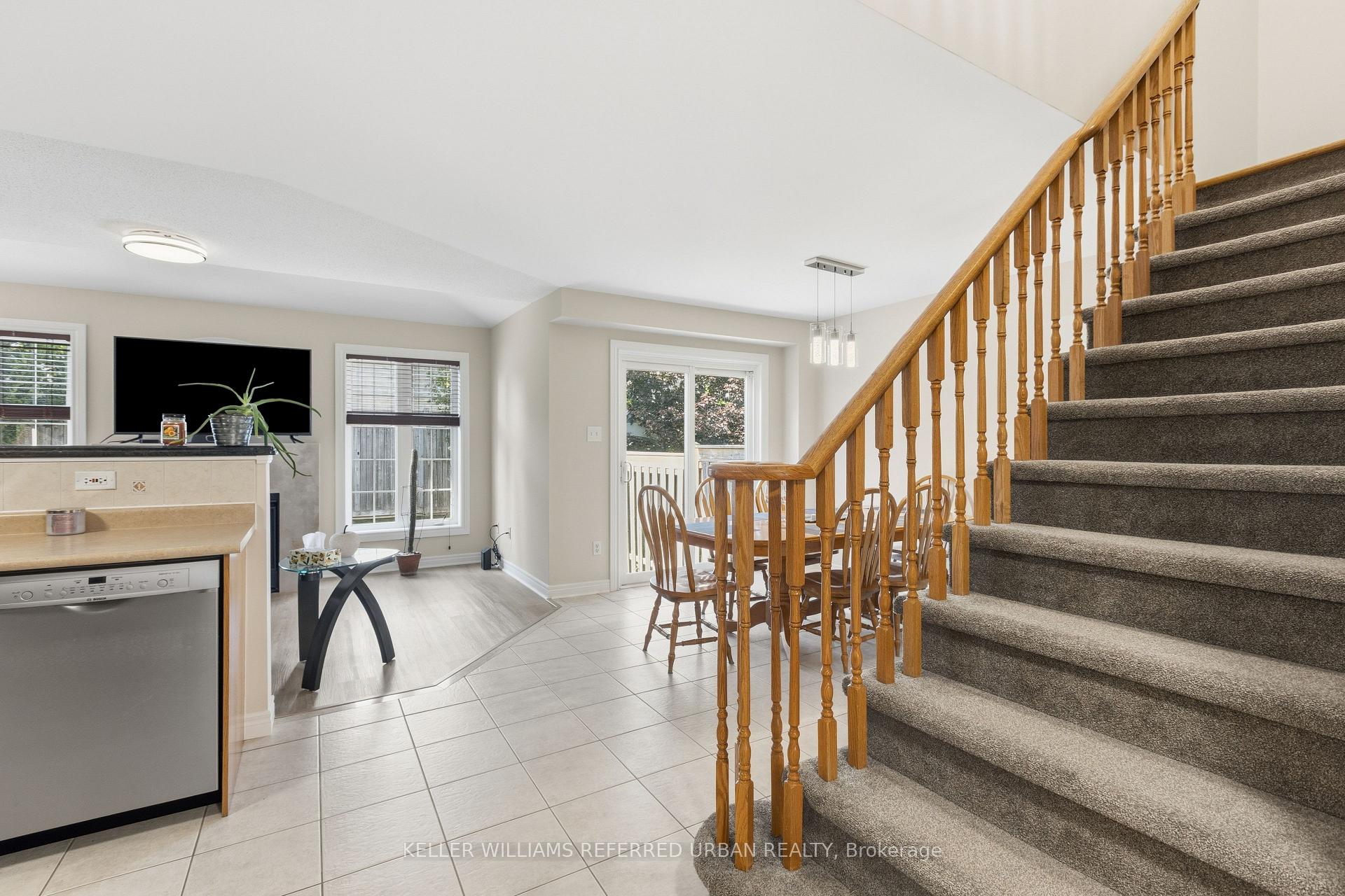 Photo 10 of 129 Dolce Crescent, Vaughan, Vellore Village — HOMEH