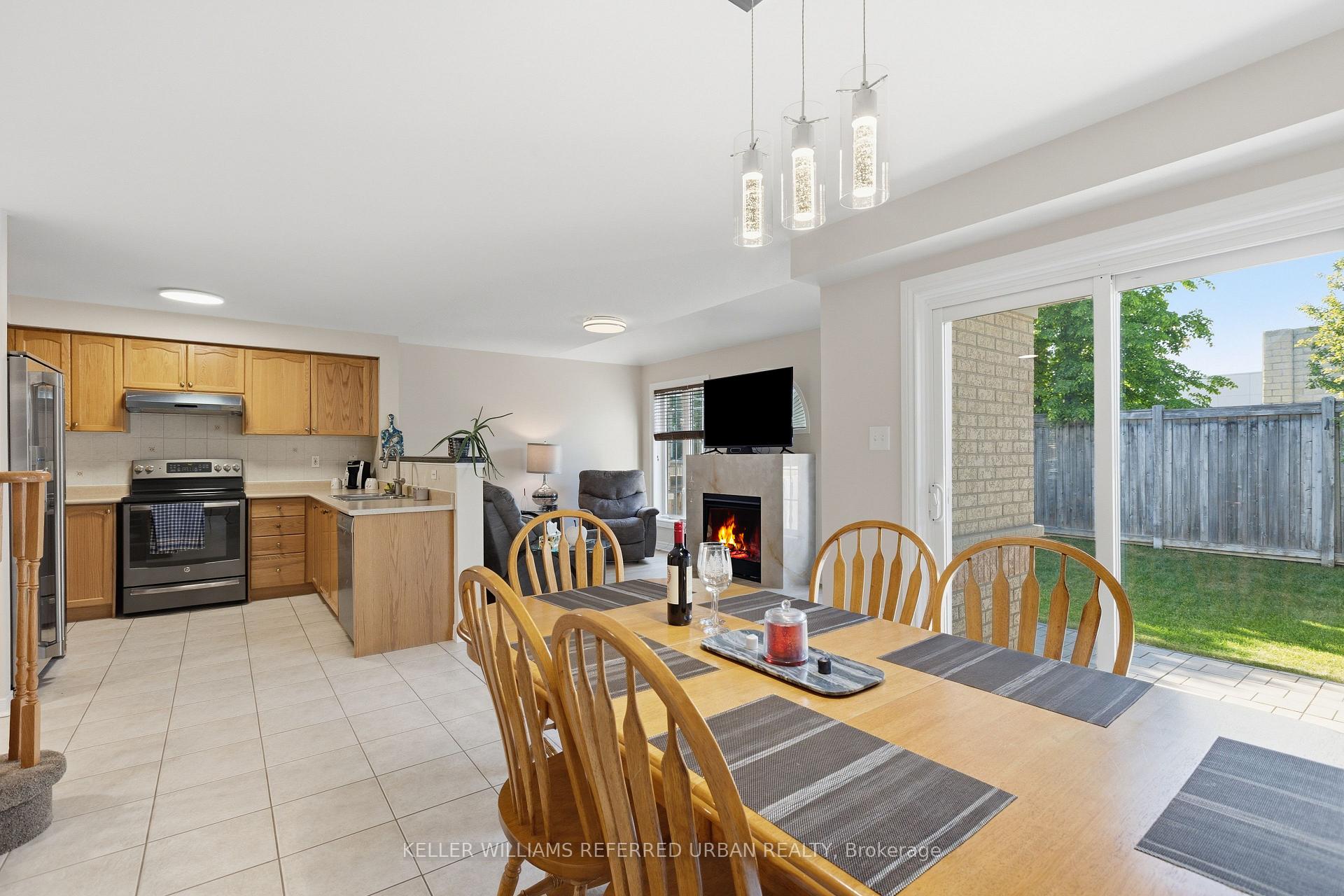Photo 12 of 129 Dolce Crescent, Vaughan, Vellore Village — HOMEH