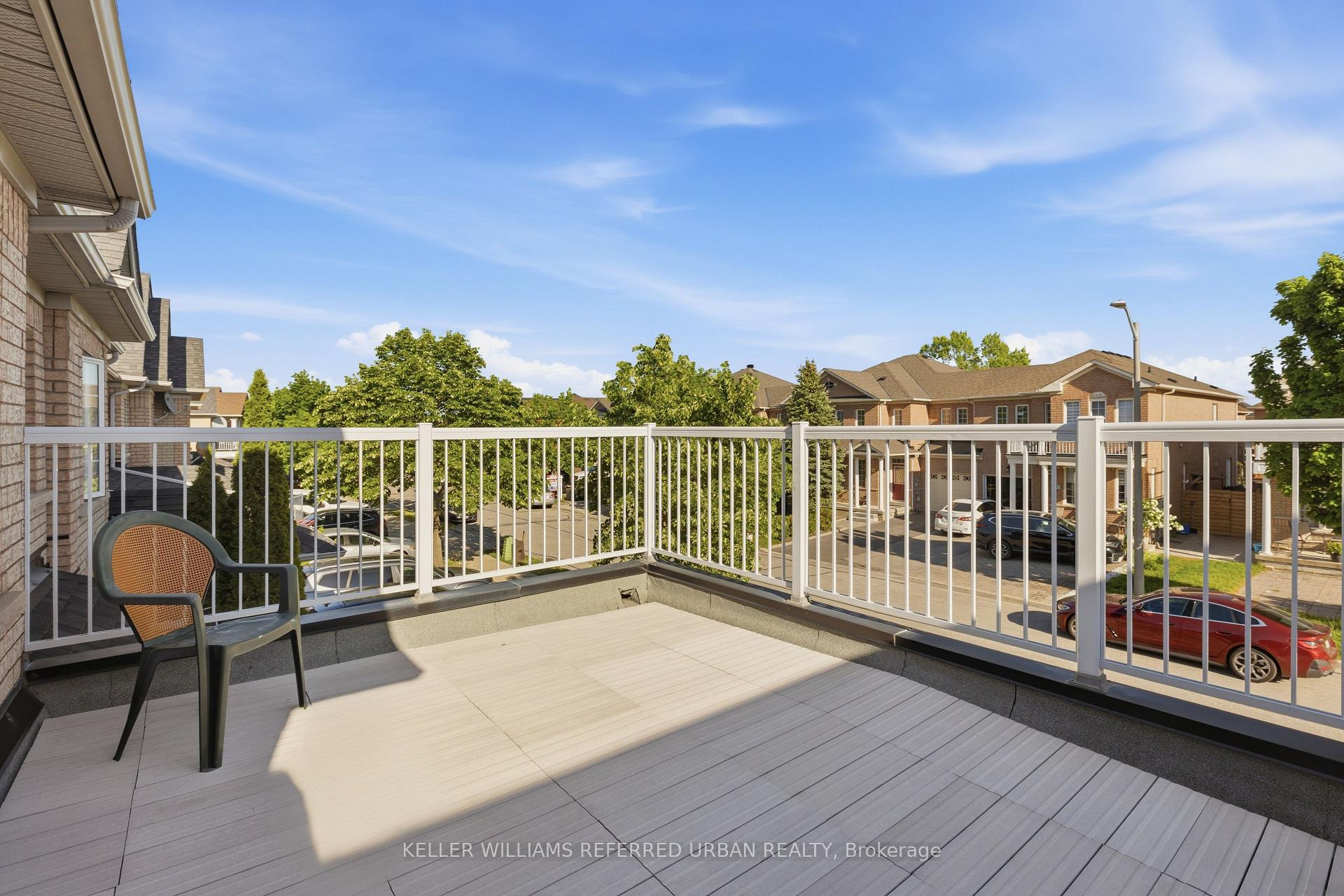 Photo 17 of 129 Dolce Crescent, Vaughan, Vellore Village — HOMEH