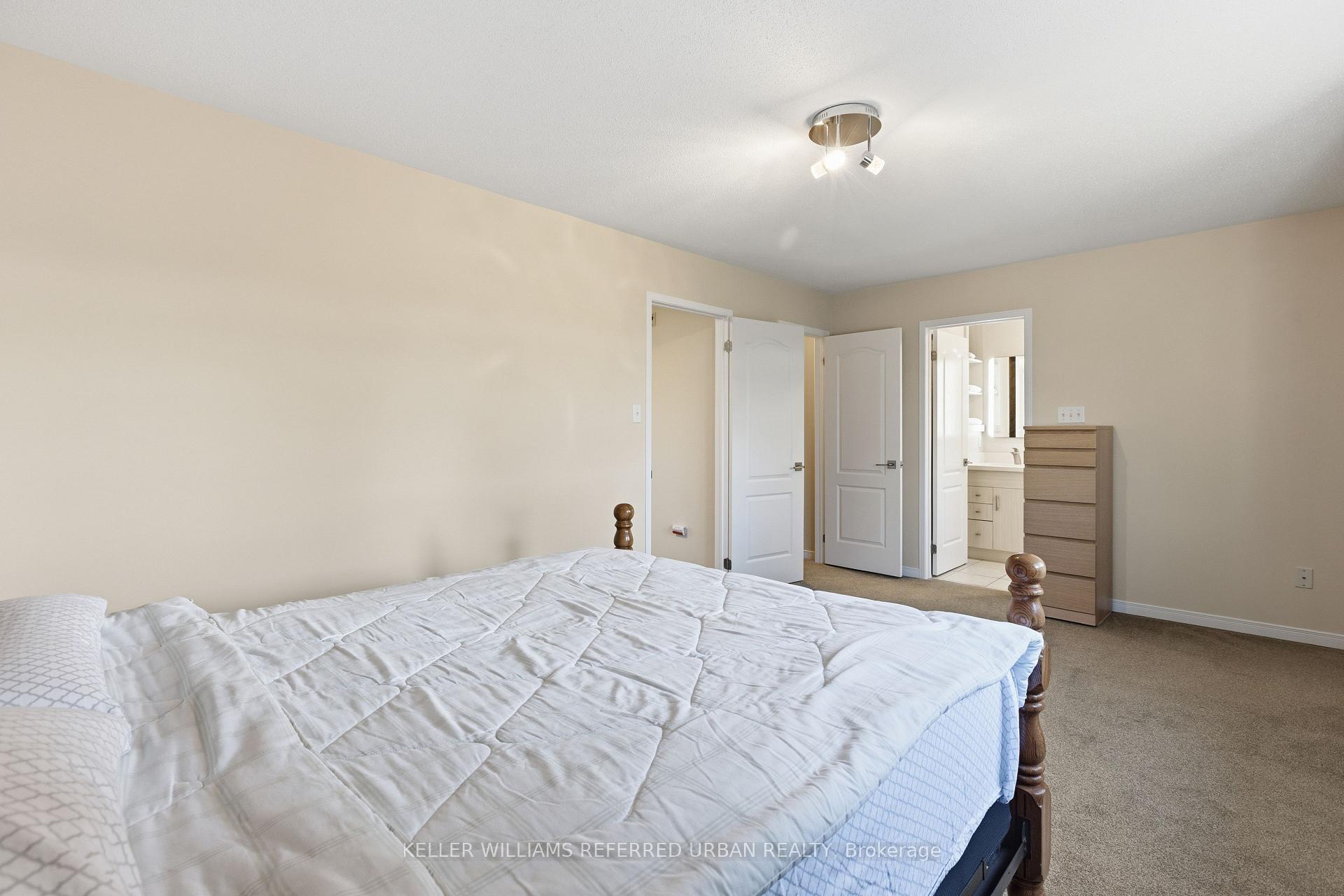 Photo 20 of 129 Dolce Crescent, Vaughan, Vellore Village — HOMEH