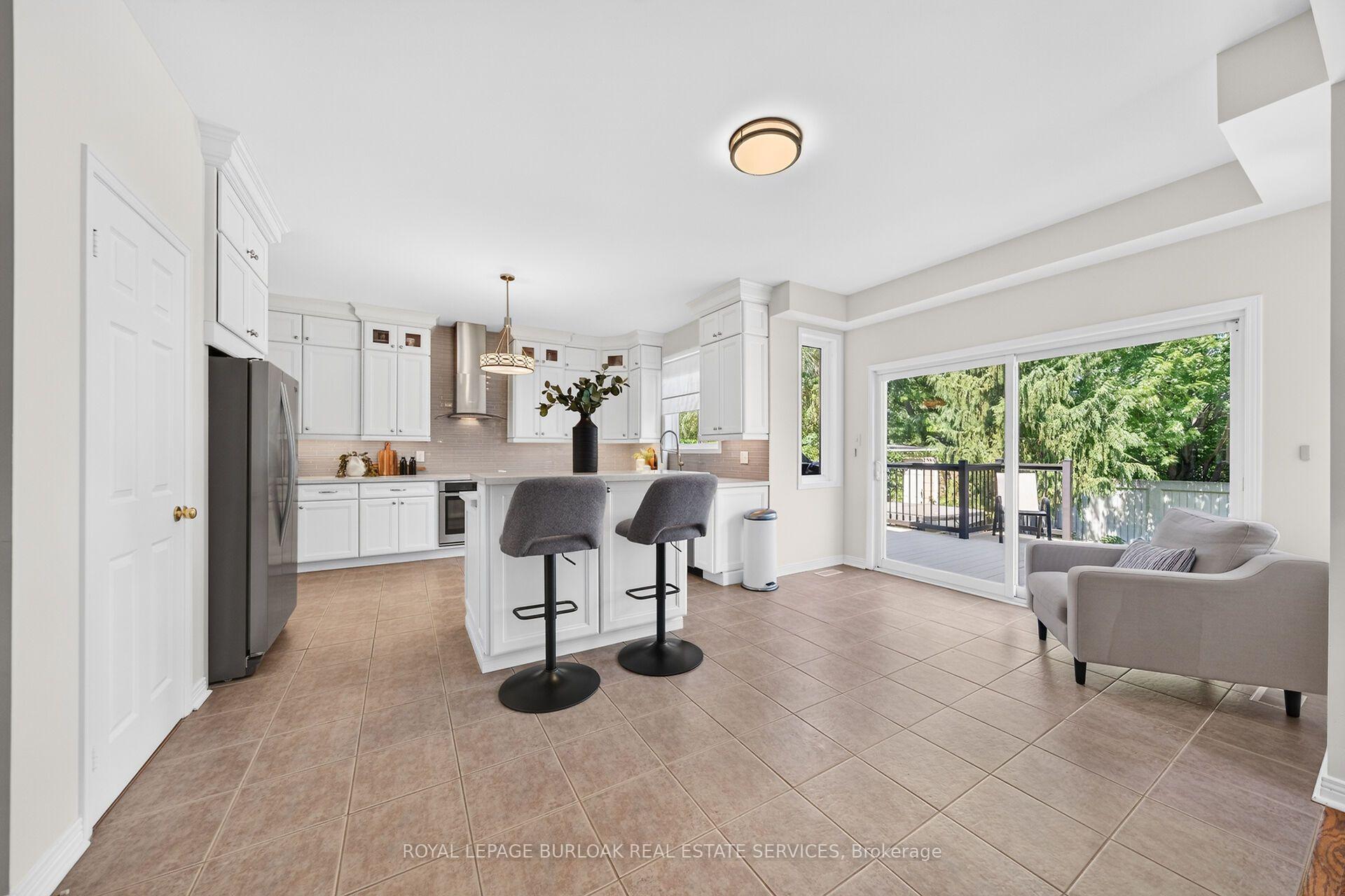 Photo 11 of 2203 Turnberry Road, Burlington, Rose — HOMEH