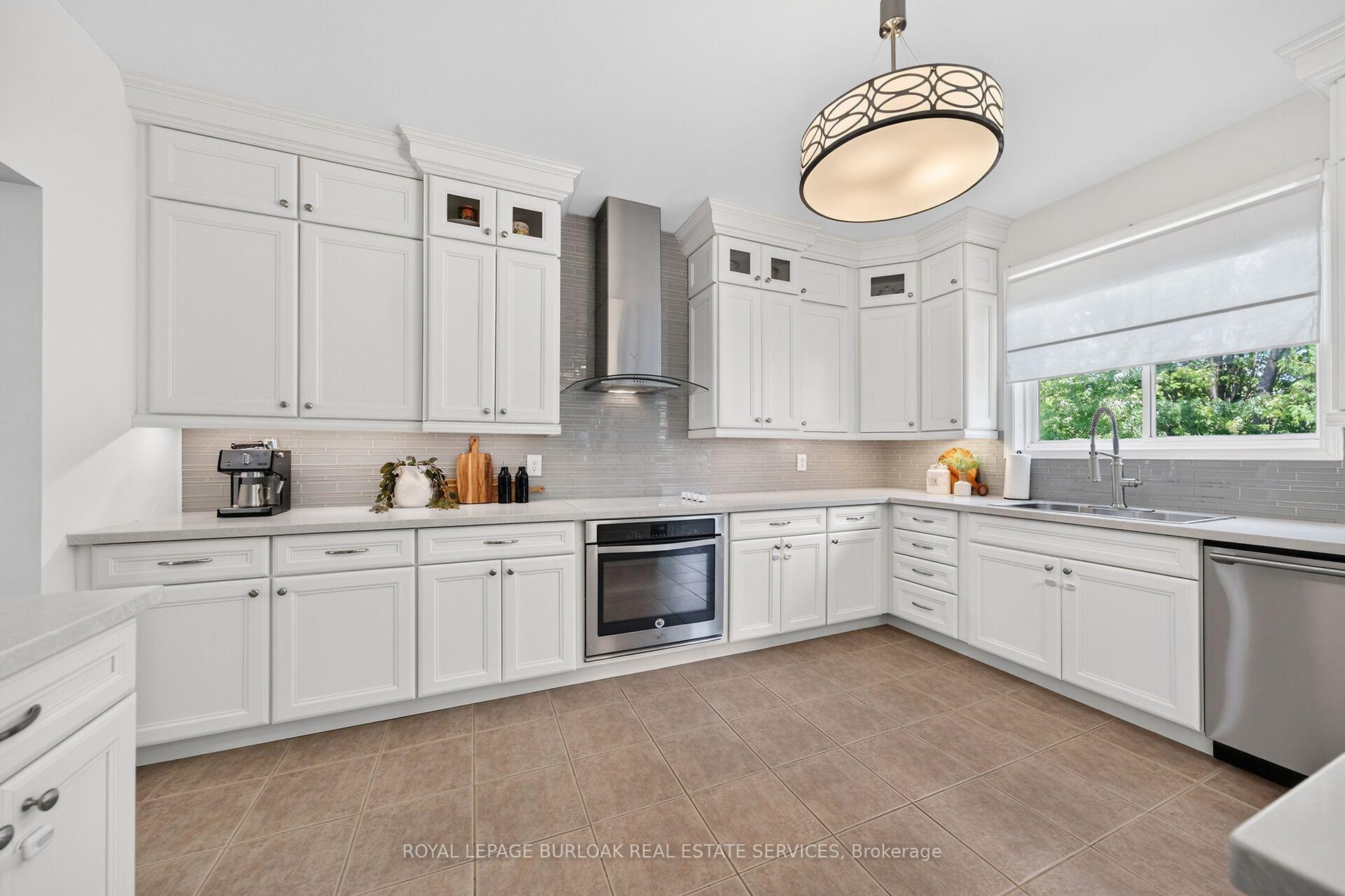 Photo 13 of 2203 Turnberry Road, Burlington, Rose — HOMEH