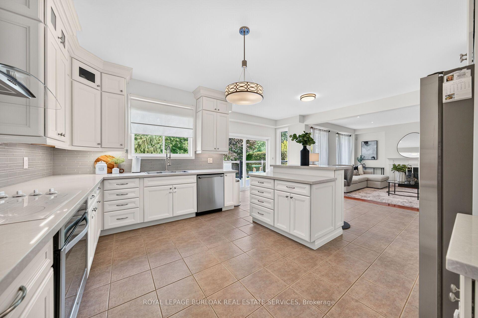 Photo 14 of 2203 Turnberry Road, Burlington, Rose — HOMEH