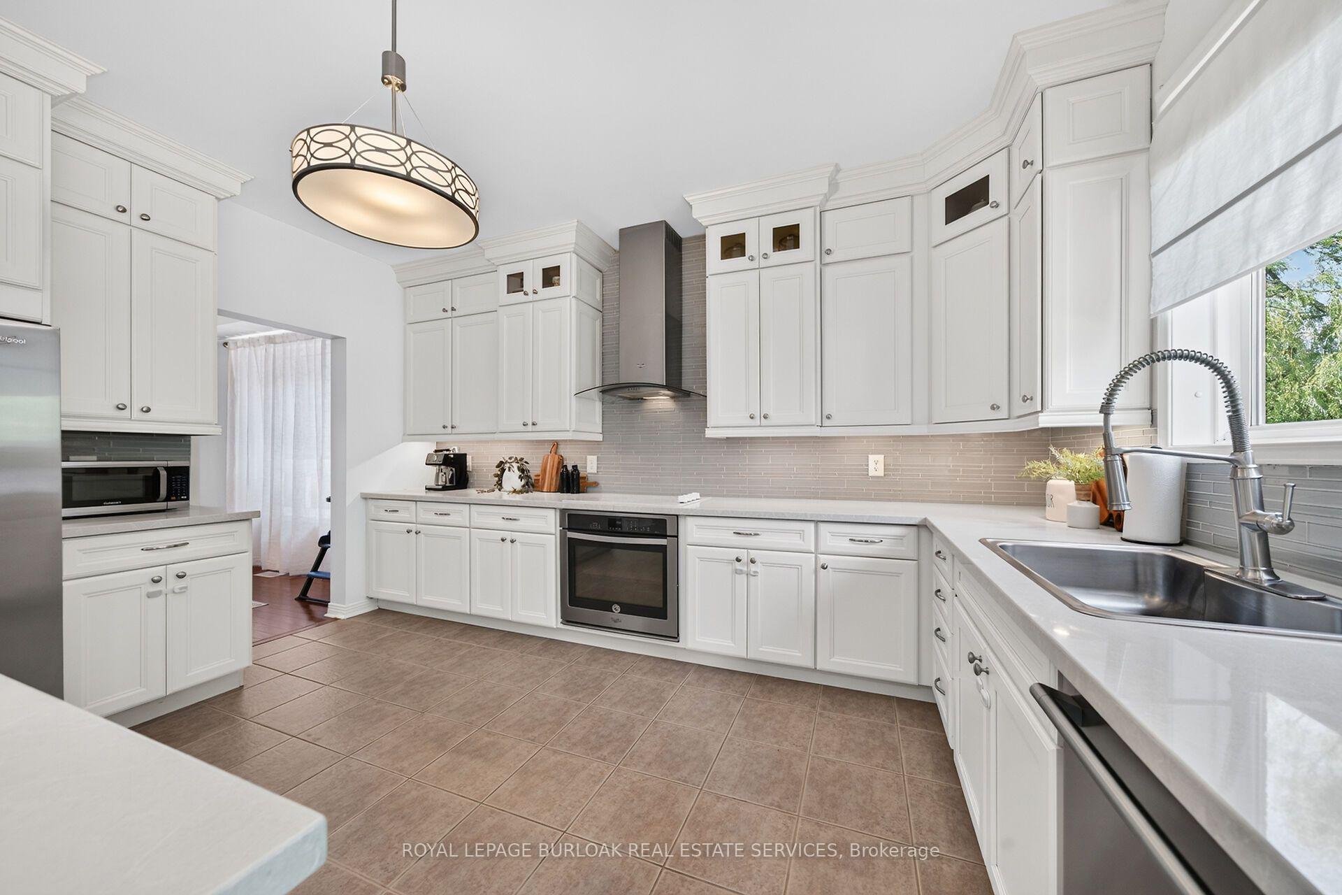 Photo 16 of 2203 Turnberry Road, Burlington, Rose — HOMEH