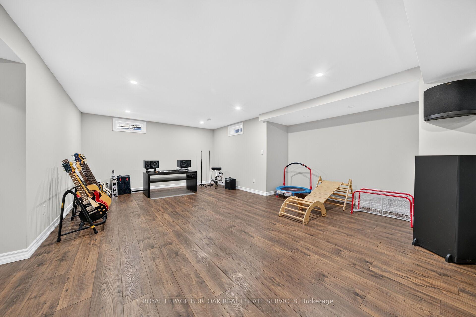 Photo 40 of 2203 Turnberry Road, Burlington, Rose — HOMEH