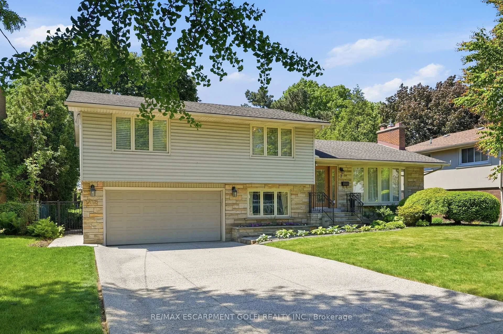 Photo 4 of 7 Braemar Place, Hamilton, Mohawk — HOMEH