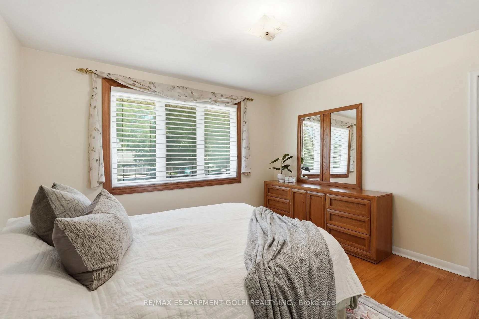 Photo 36 of 7 Braemar Place, Hamilton, Mohawk — HOMEH