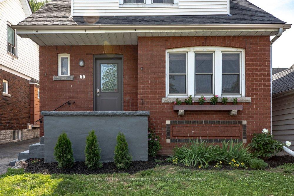 Photo 2 of 66 Edgemont Street S, Hamilton, Delta — HOMEH