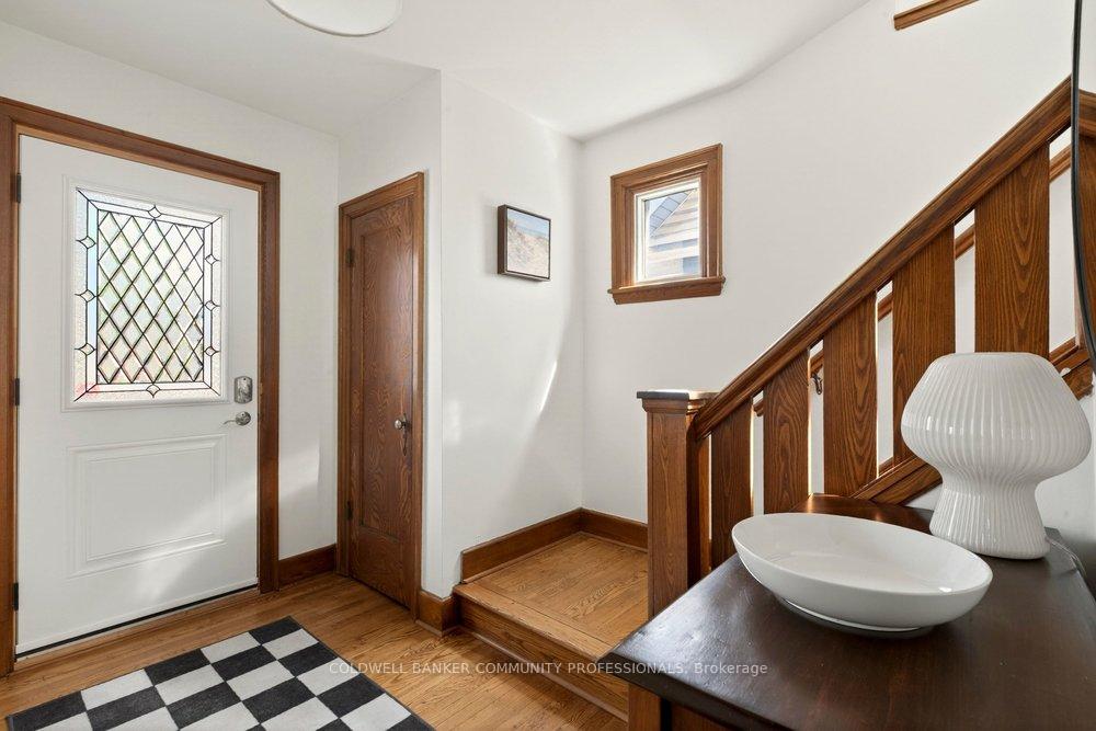 Photo 4 of 66 Edgemont Street S, Hamilton, Delta — HOMEH