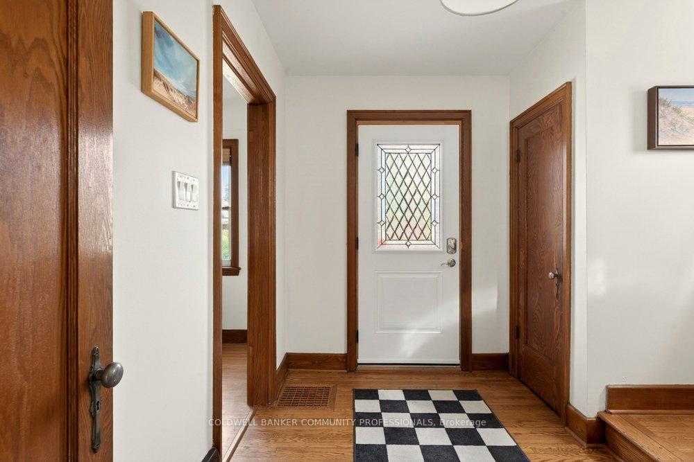 Photo 5 of 66 Edgemont Street S, Hamilton, Delta — HOMEH