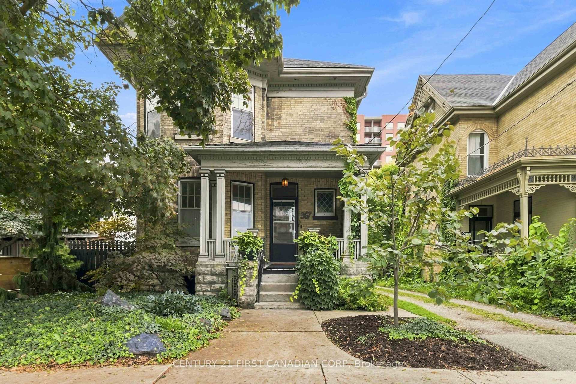 Front of 367 Maitland Street