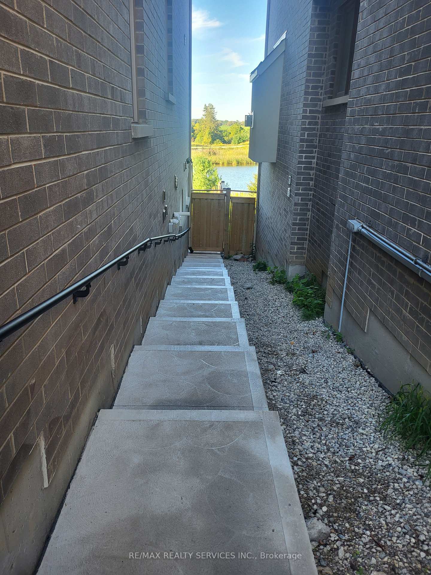 Photo 2 of 116 Brushwood Drive, Brampton, Bram West — HOMEH