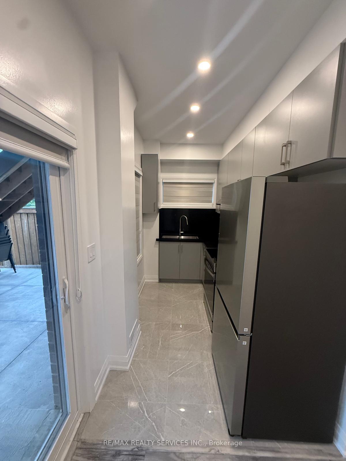 Photo 5 of 116 Brushwood Drive, Brampton, Bram West — HOMEH