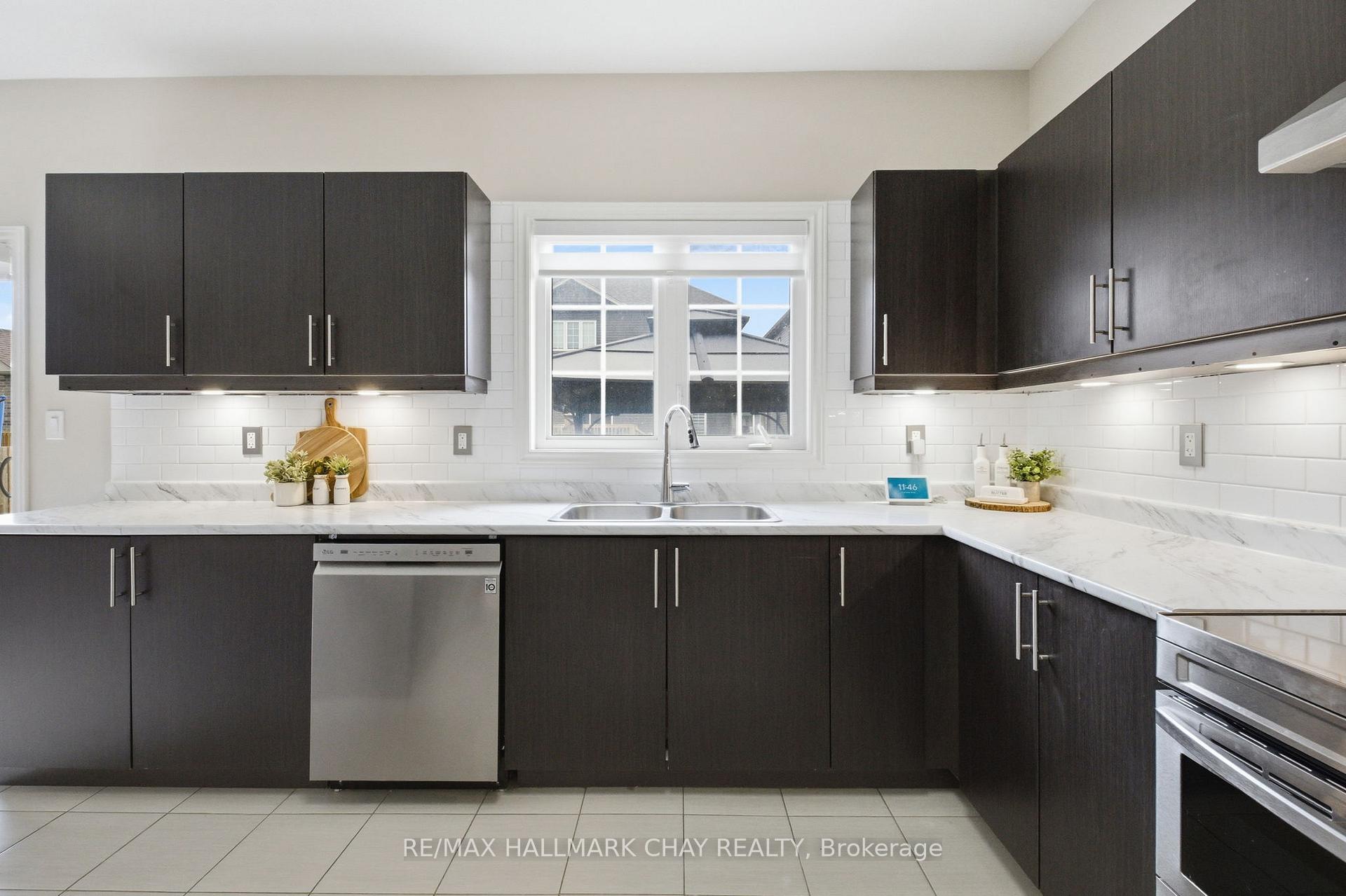 Photo 12 of 215 Breton Street, Clearview, Stayner — HOMEH