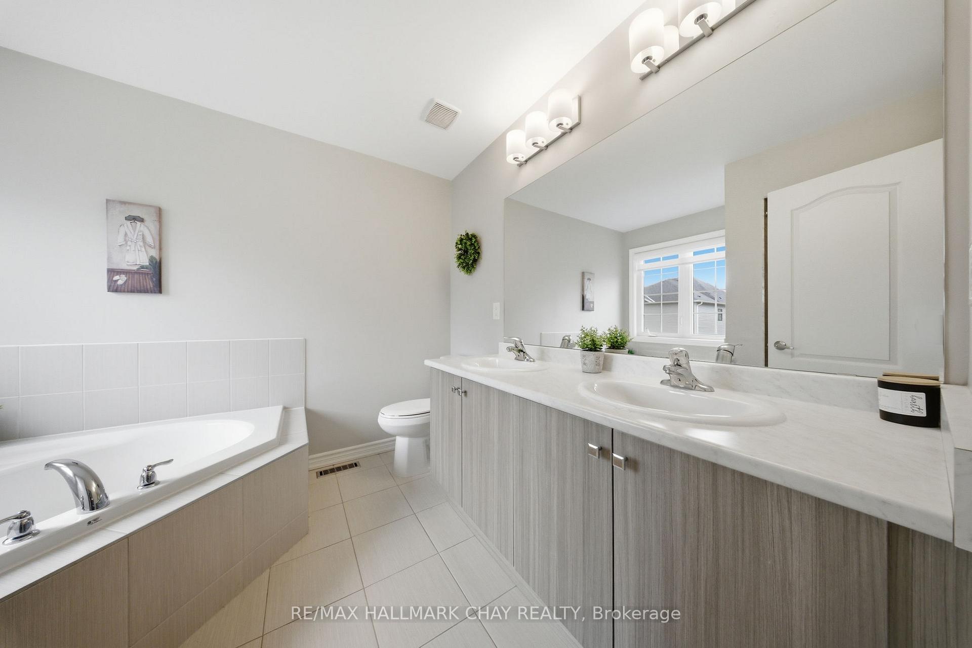 Photo 20 of 215 Breton Street, Clearview, Stayner — HOMEH