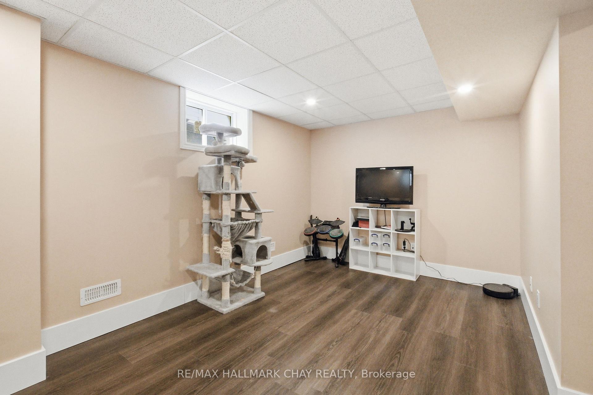 Photo 33 of 215 Breton Street, Clearview, Stayner — HOMEH
