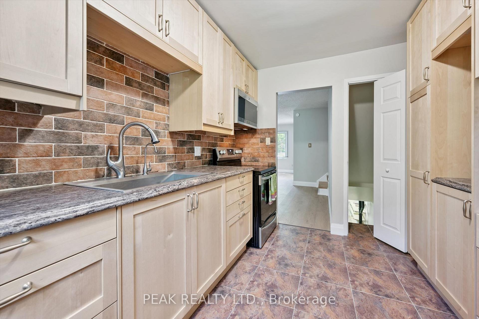 Photo 22 of 657B Albert Street, Waterloo, Lakeshore Village — HOMEH