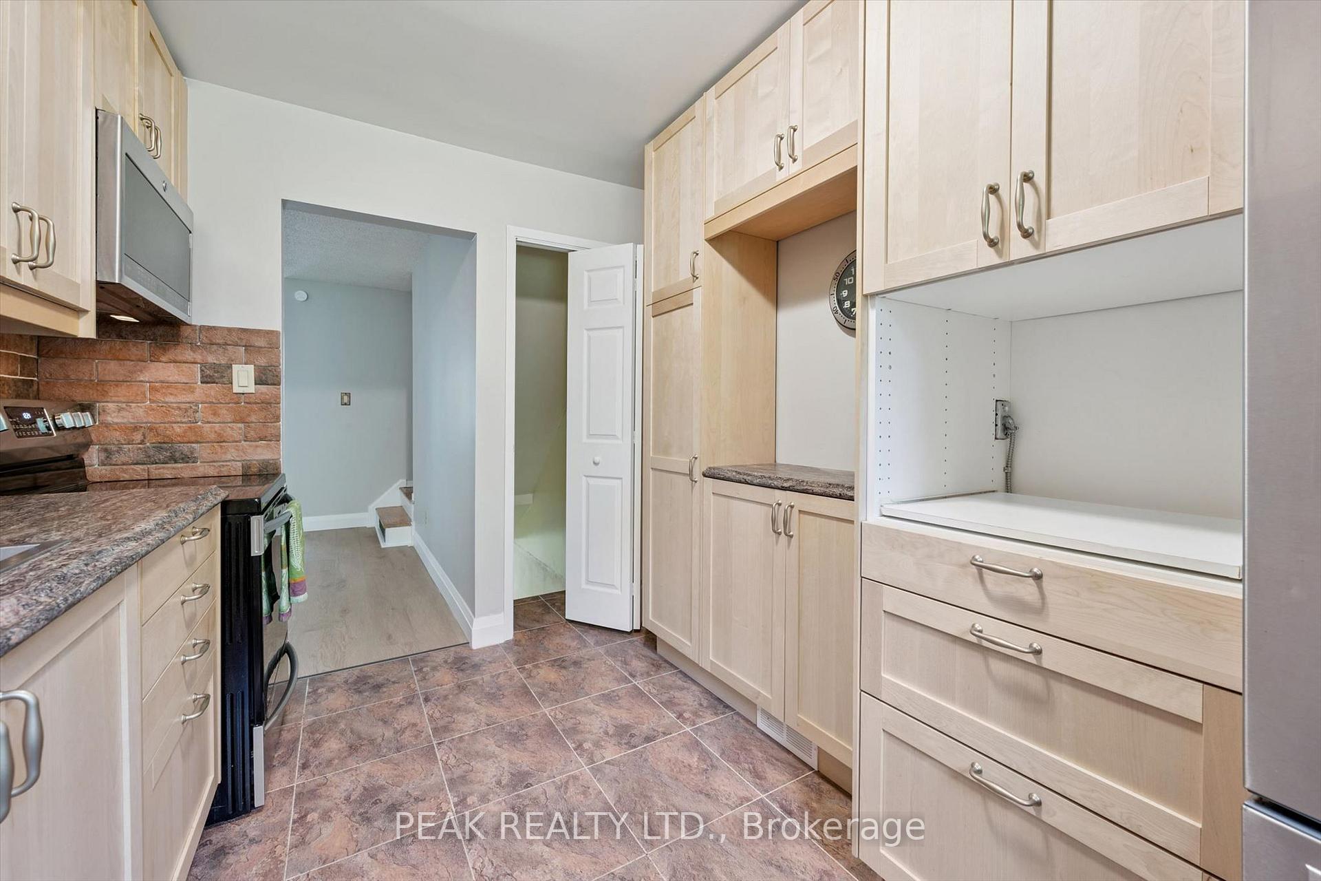 Photo 23 of 657B Albert Street, Waterloo, Lakeshore Village — HOMEH
