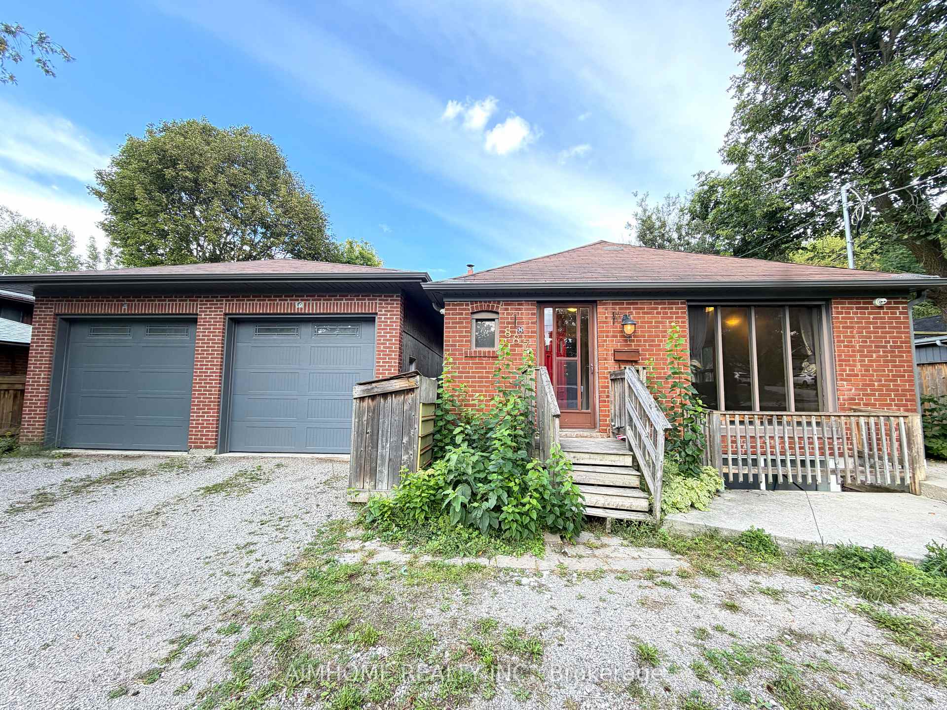 Front of 887 Srigley Street