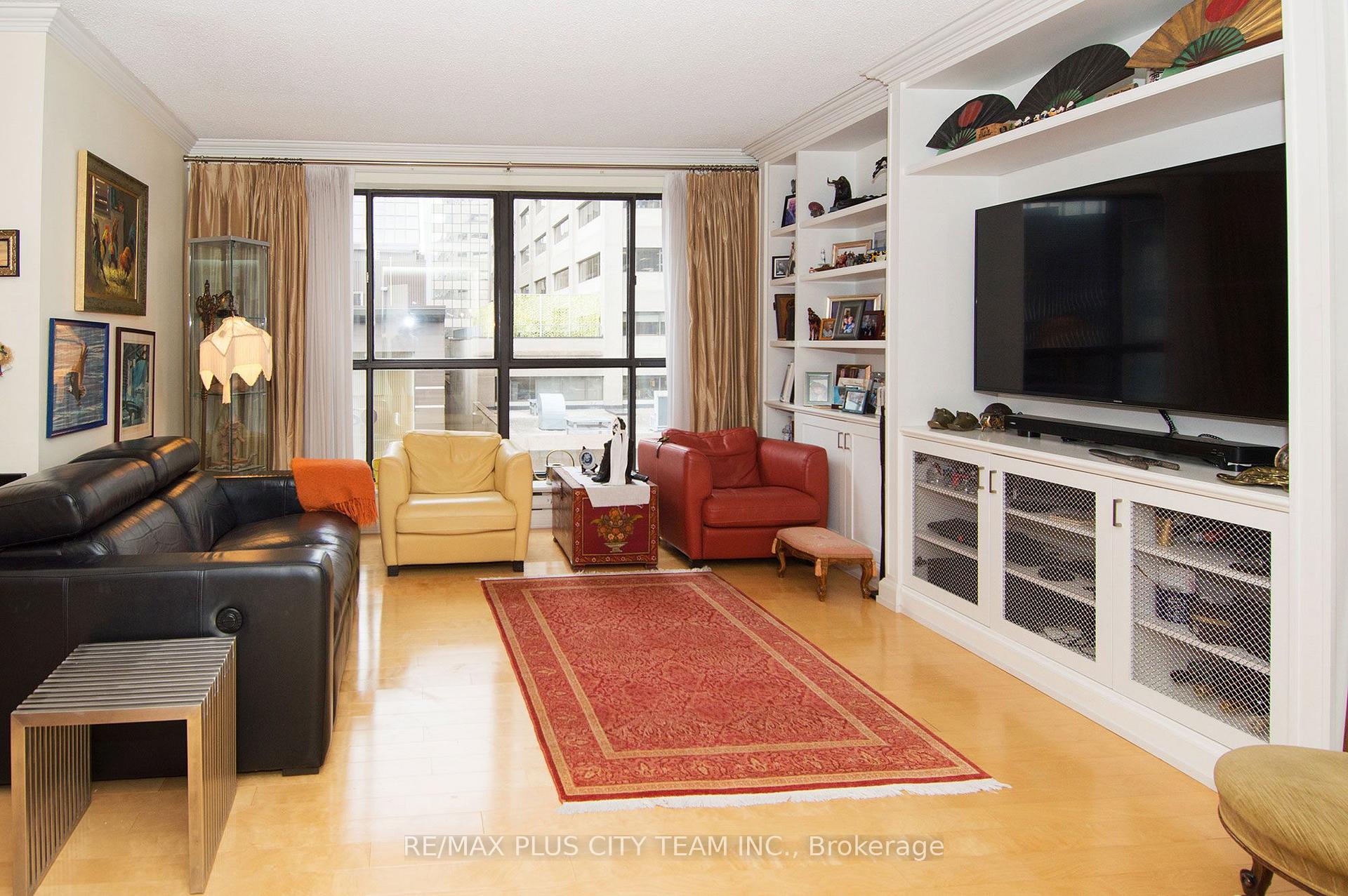 Photo 3 of Unit 407, 164 Cumberland Street, Toronto, The Annex — HOMEH
