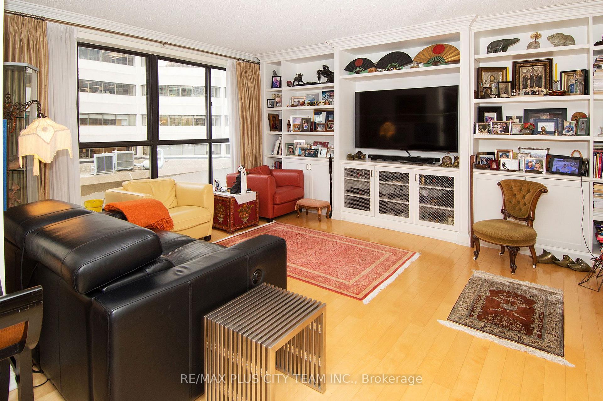 Photo 4 of Unit 407, 164 Cumberland Street, Toronto, The Annex — HOMEH