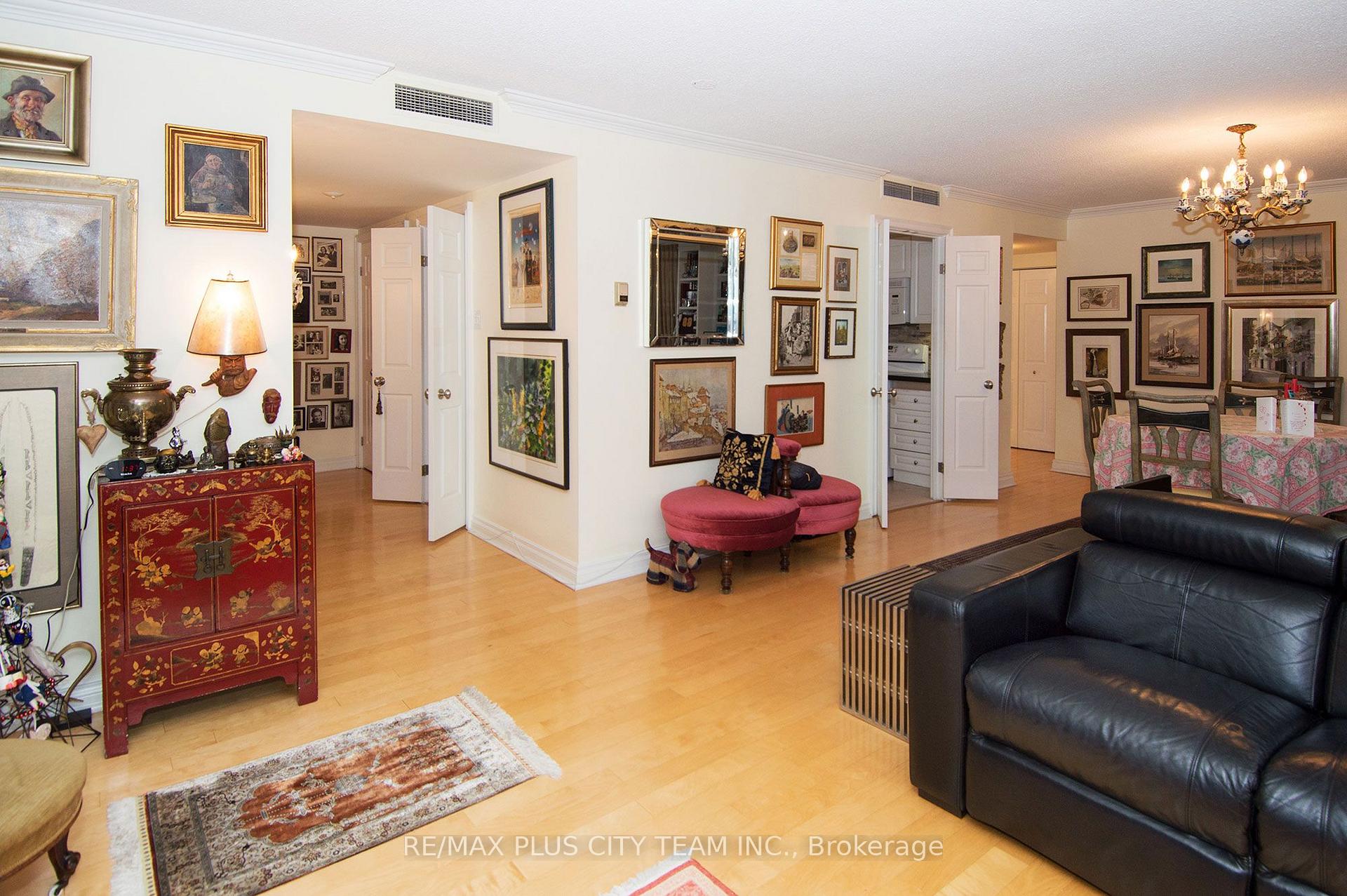 Photo 5 of Unit 407, 164 Cumberland Street, Toronto, The Annex — HOMEH