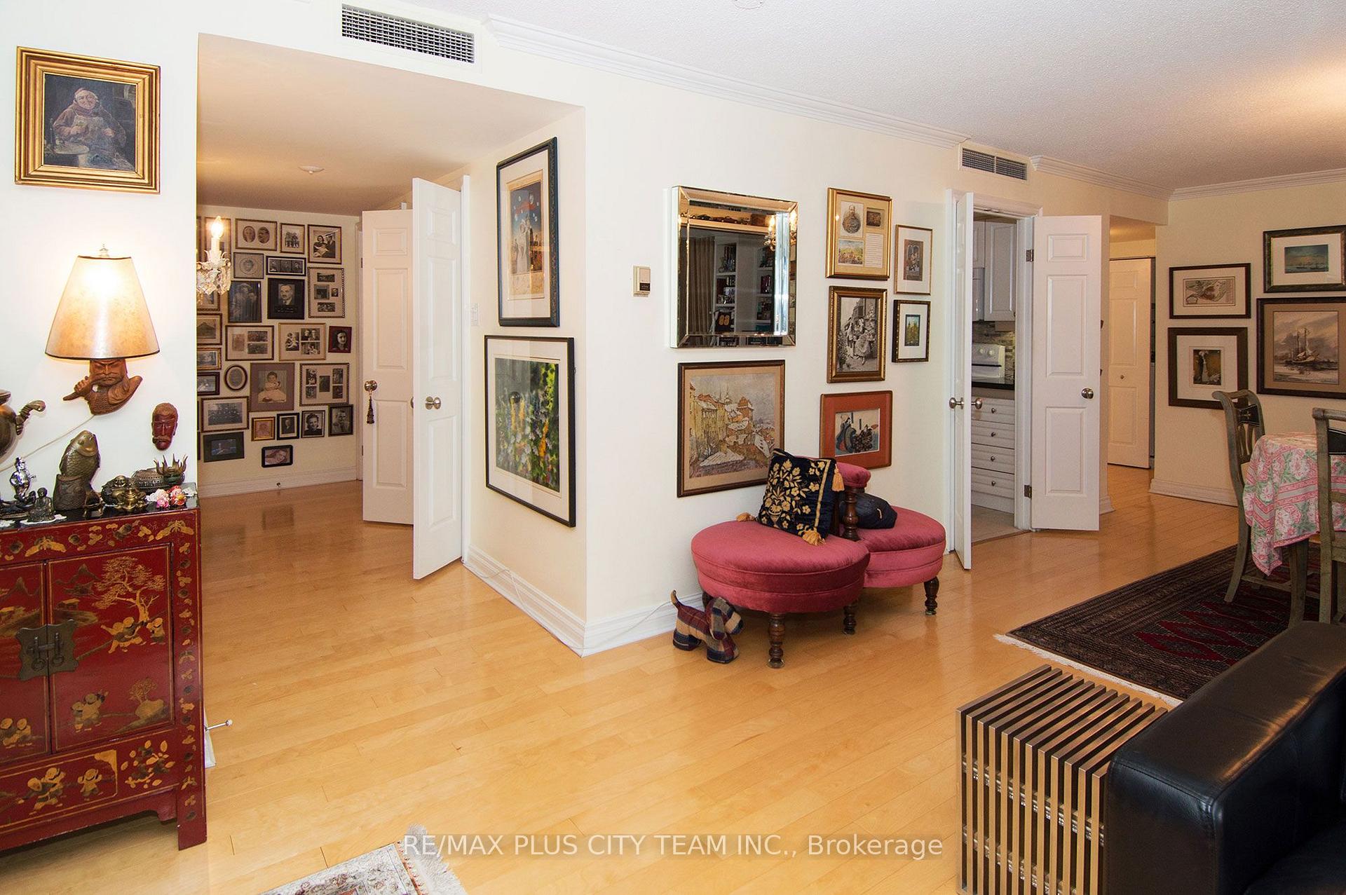 Photo 8 of Unit 407, 164 Cumberland Street, Toronto, The Annex — HOMEH