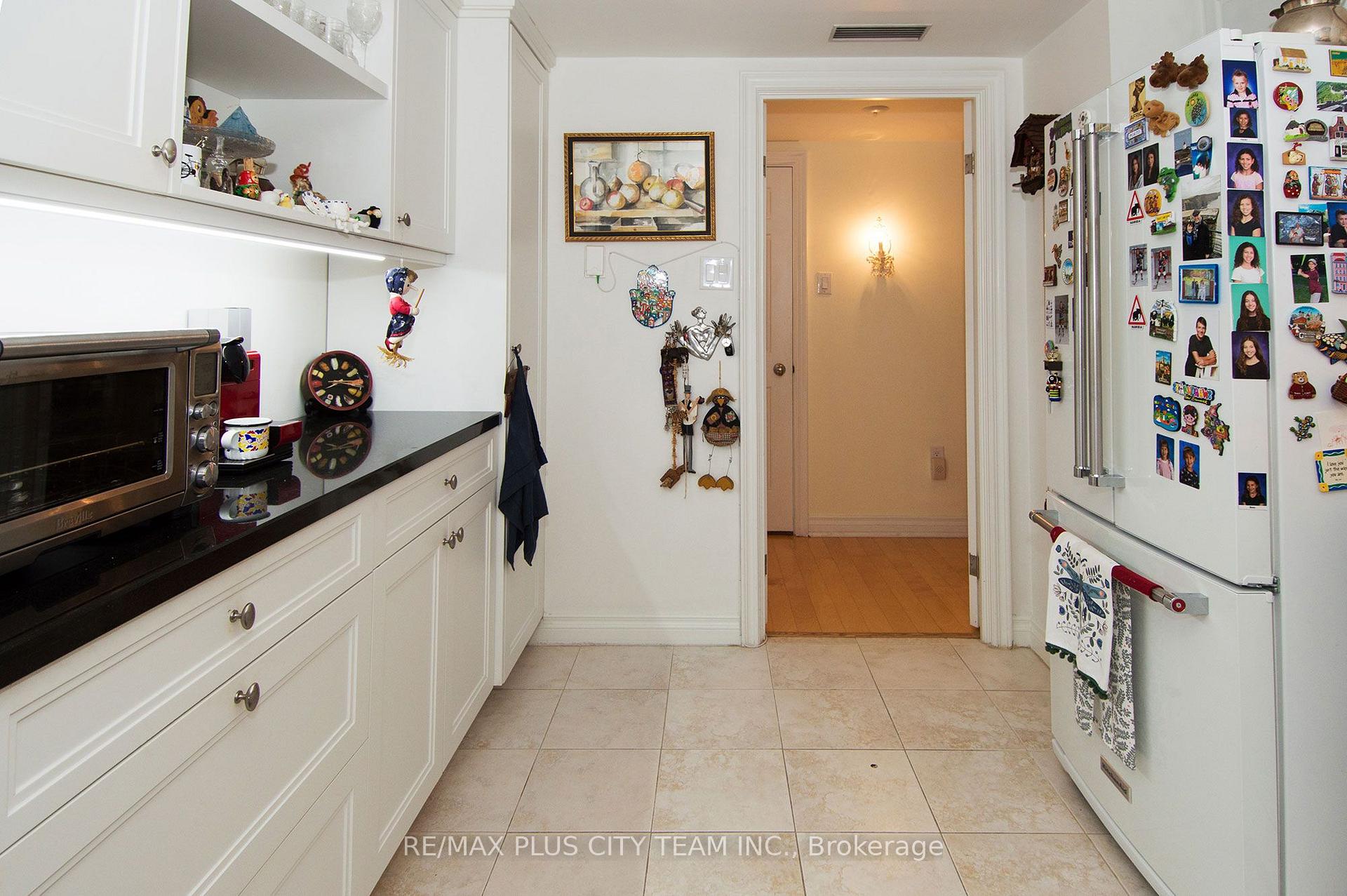 Photo 9 of Unit 407, 164 Cumberland Street, Toronto, The Annex — HOMEH