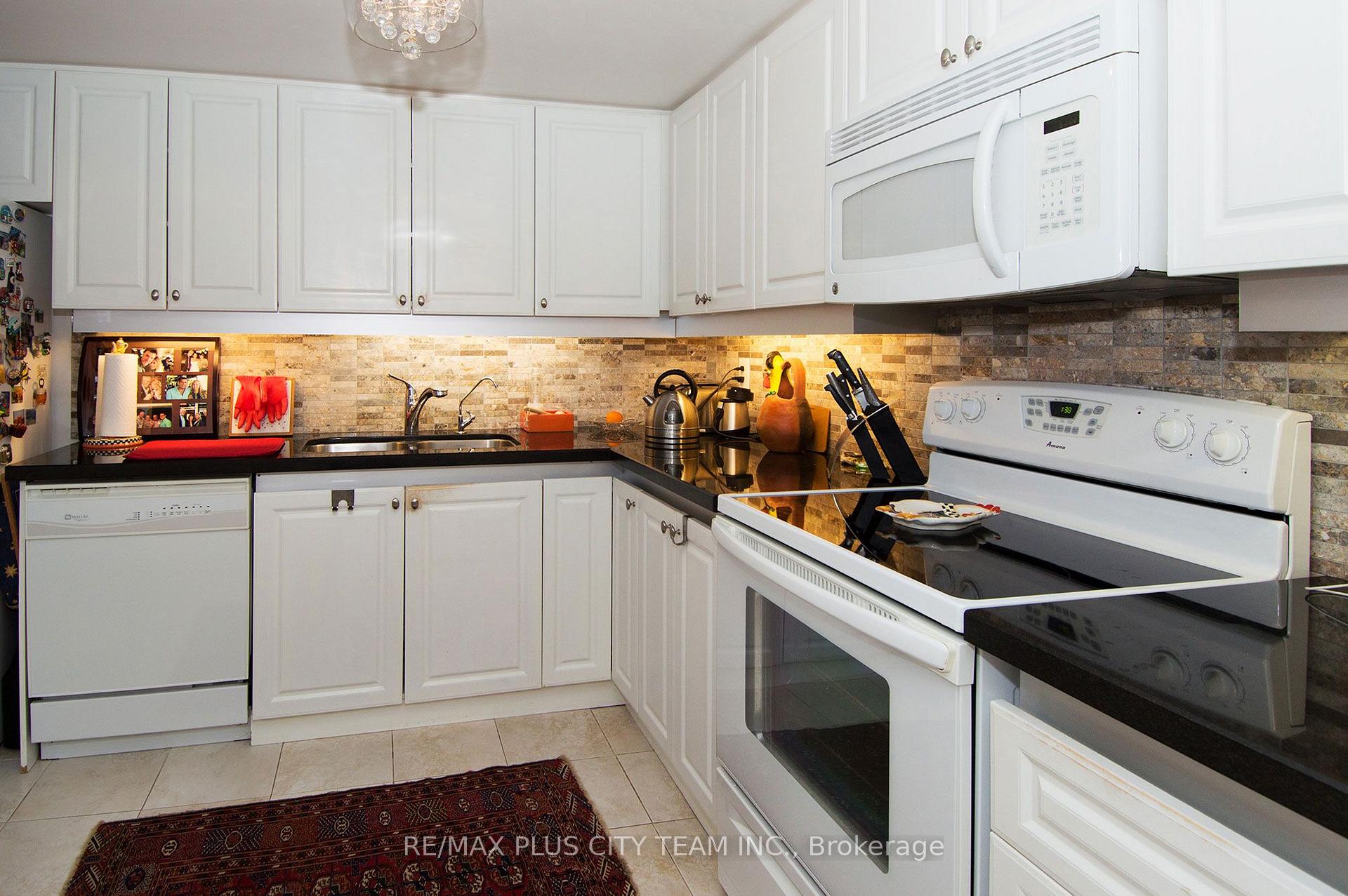 Photo 10 of Unit 407, 164 Cumberland Street, Toronto, The Annex — HOMEH