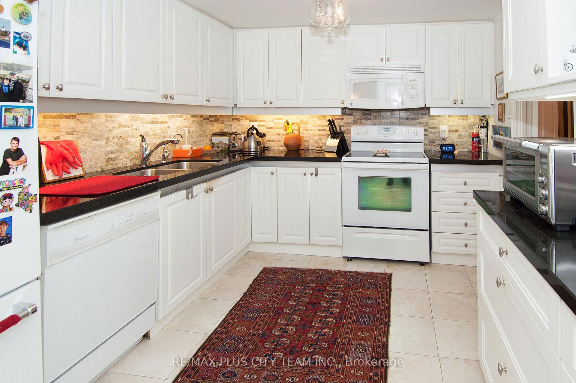 Photo 11 of Unit 407, 164 Cumberland Street, Toronto, The Annex — HOMEH