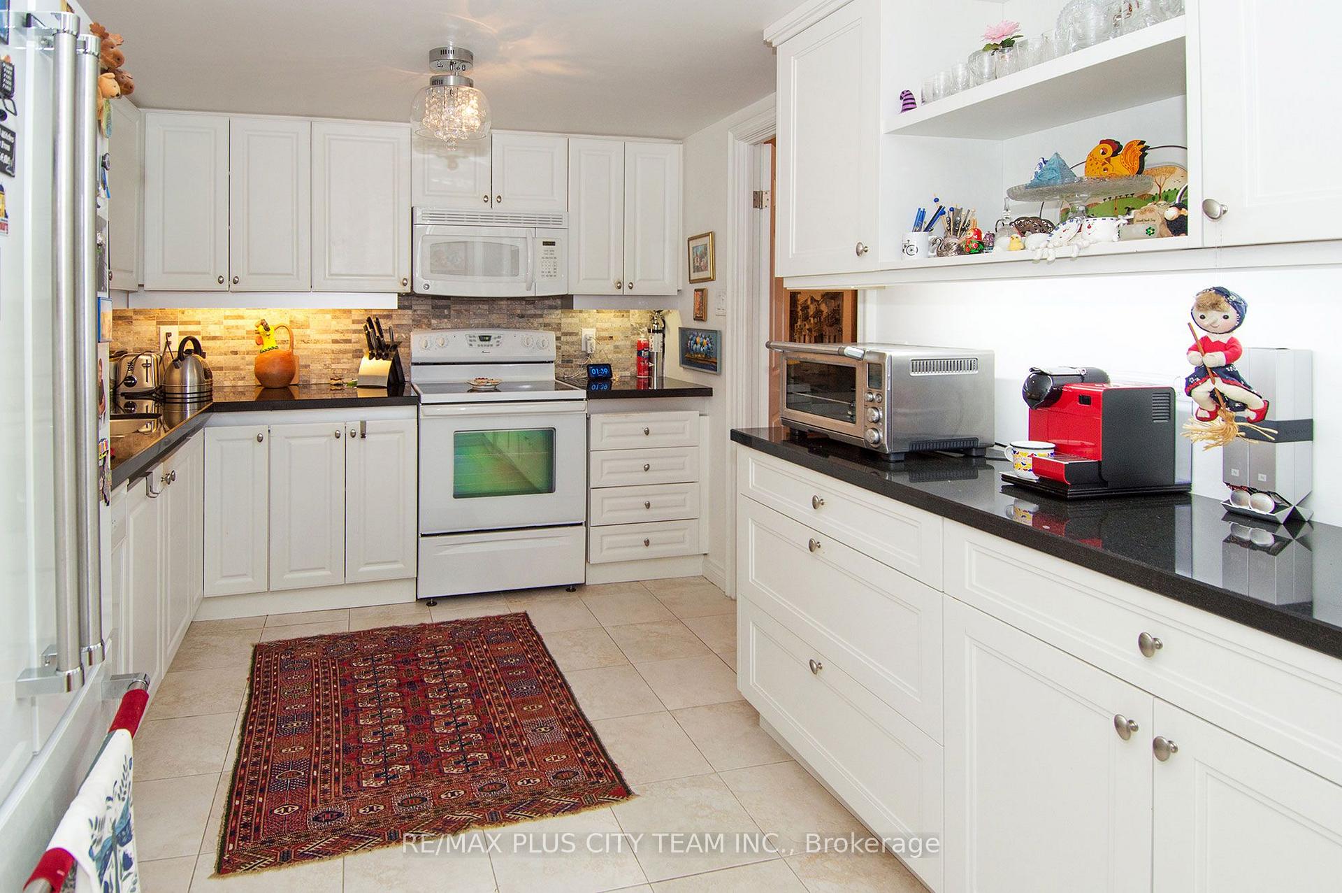 Photo 12 of Unit 407, 164 Cumberland Street, Toronto, The Annex — HOMEH