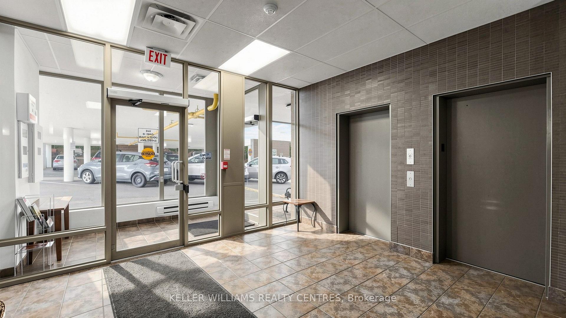 Photo 3 of Unit 417, 160 Wellington Street E, Aurora, Aurora Village — HOMEH