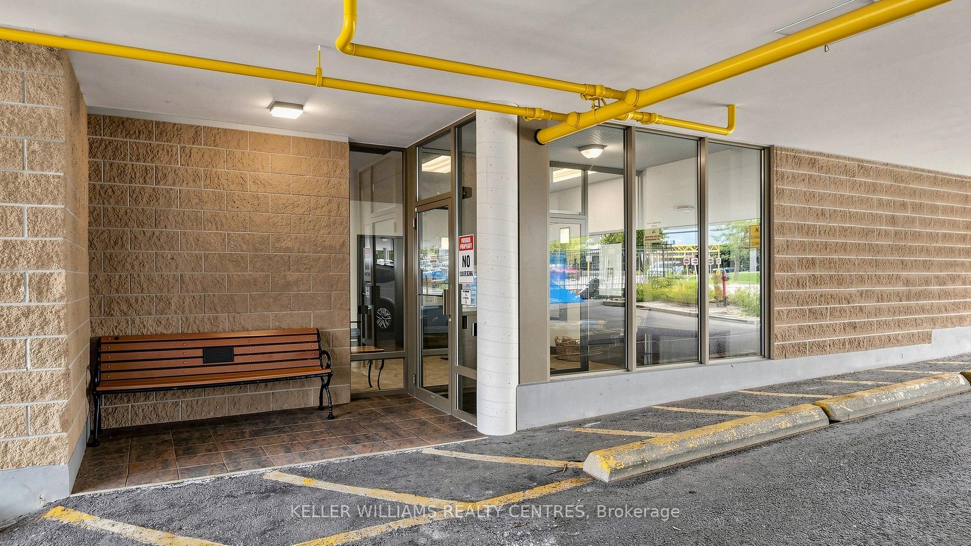 Photo 4 of Unit 417, 160 Wellington Street E, Aurora, Aurora Village — HOMEH