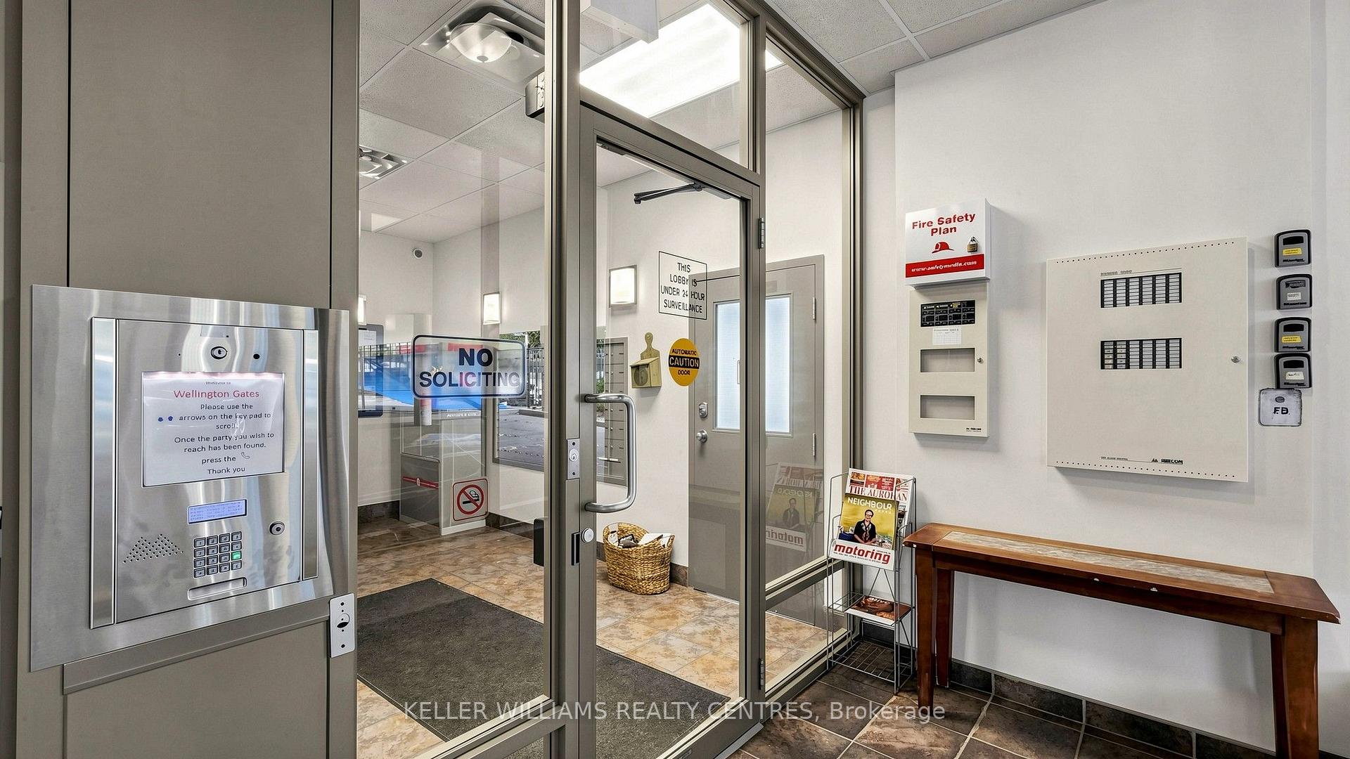 Photo 5 of Unit 417, 160 Wellington Street E, Aurora, Aurora Village — HOMEH