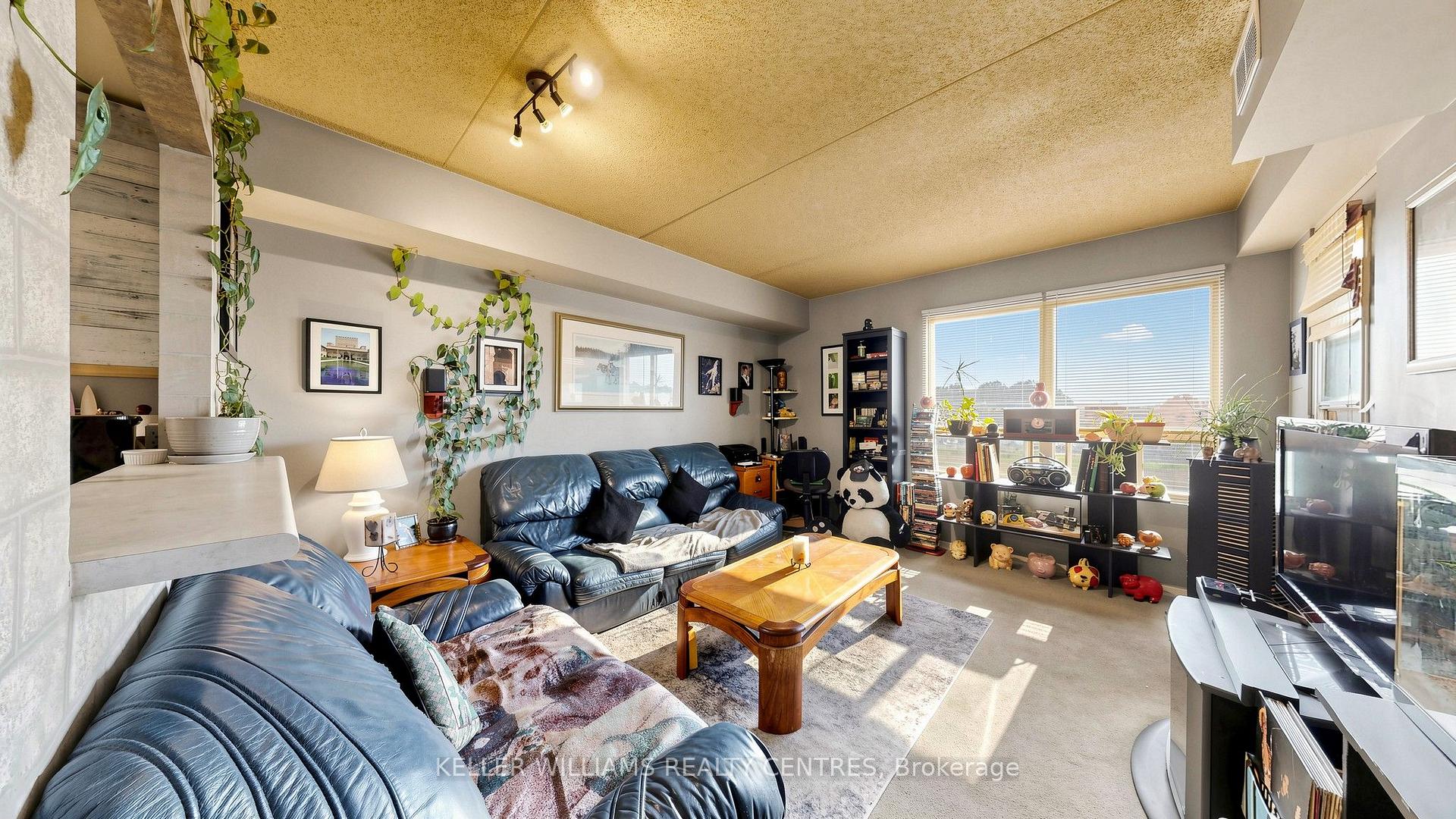 Photo 10 of Unit 417, 160 Wellington Street E, Aurora, Aurora Village — HOMEH