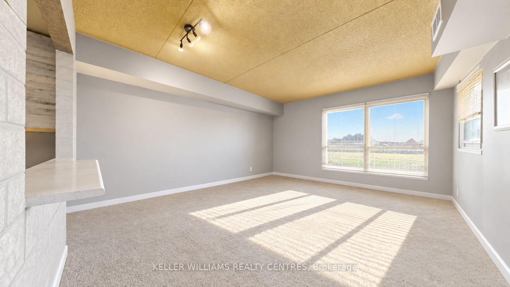 Photo 11 of Unit 417, 160 Wellington Street E, Aurora, Aurora Village — HOMEH