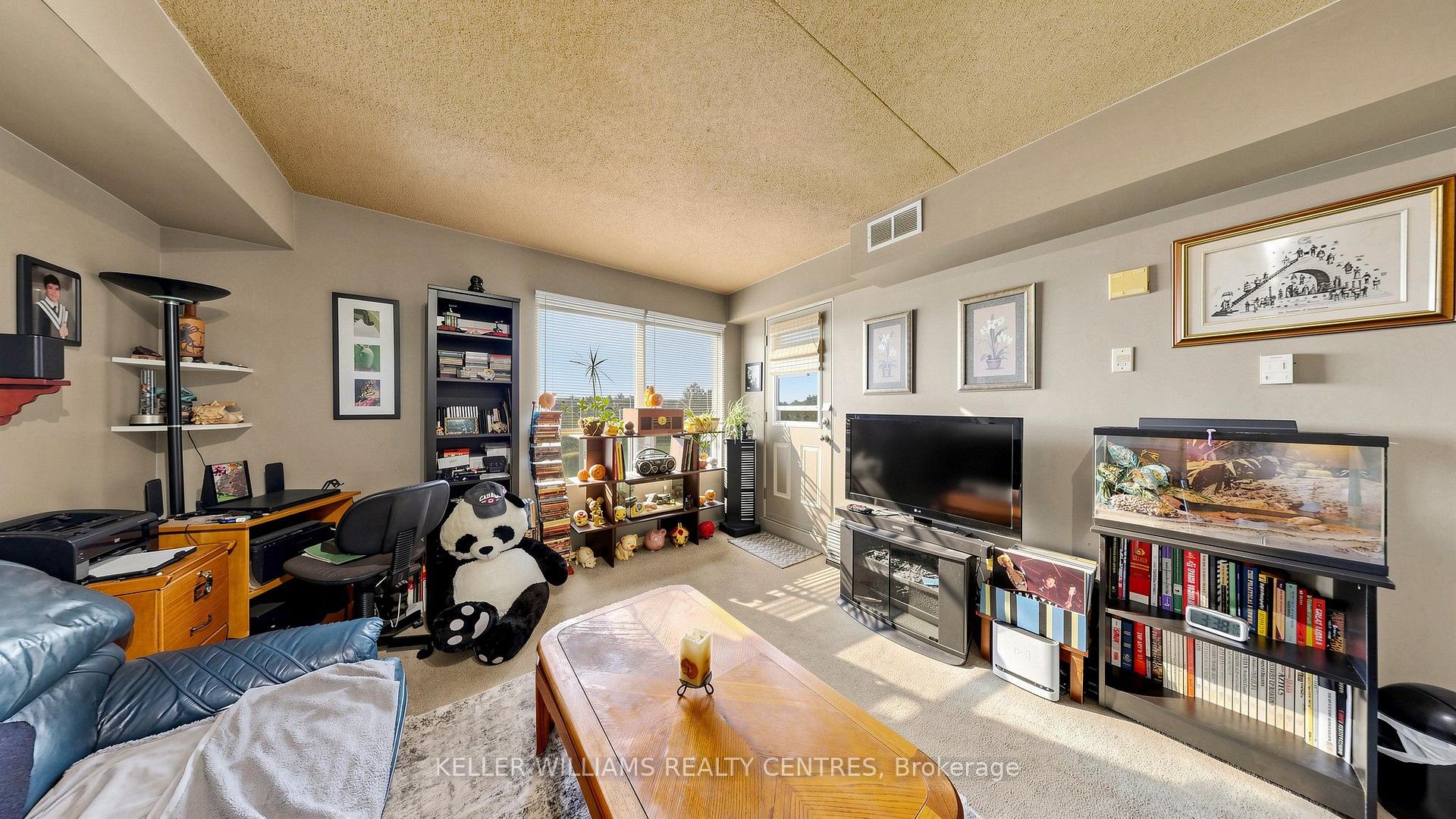 Photo 12 of Unit 417, 160 Wellington Street E, Aurora, Aurora Village — HOMEH