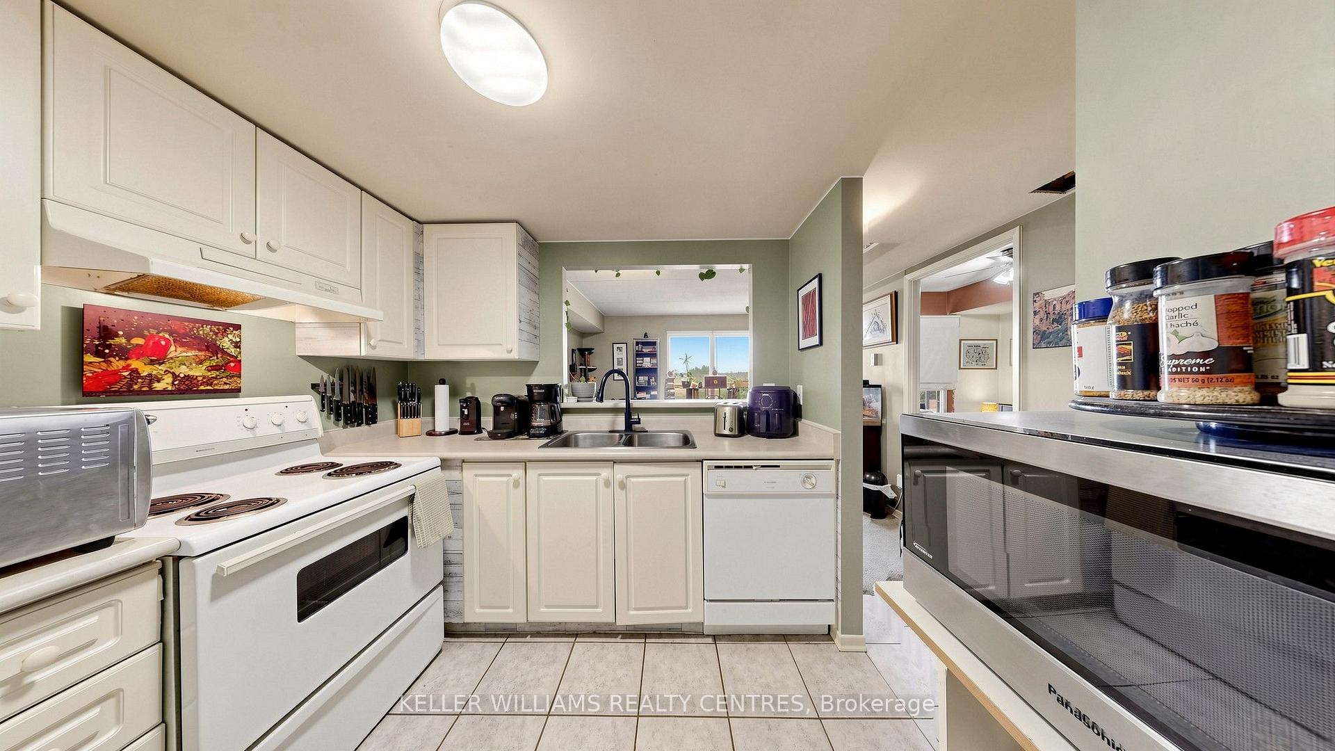 Photo 17 of Unit 417, 160 Wellington Street E, Aurora, Aurora Village — HOMEH
