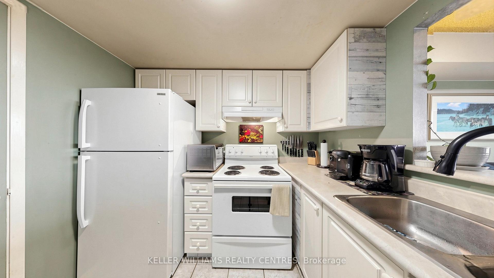 Photo 18 of Unit 417, 160 Wellington Street E, Aurora, Aurora Village — HOMEH