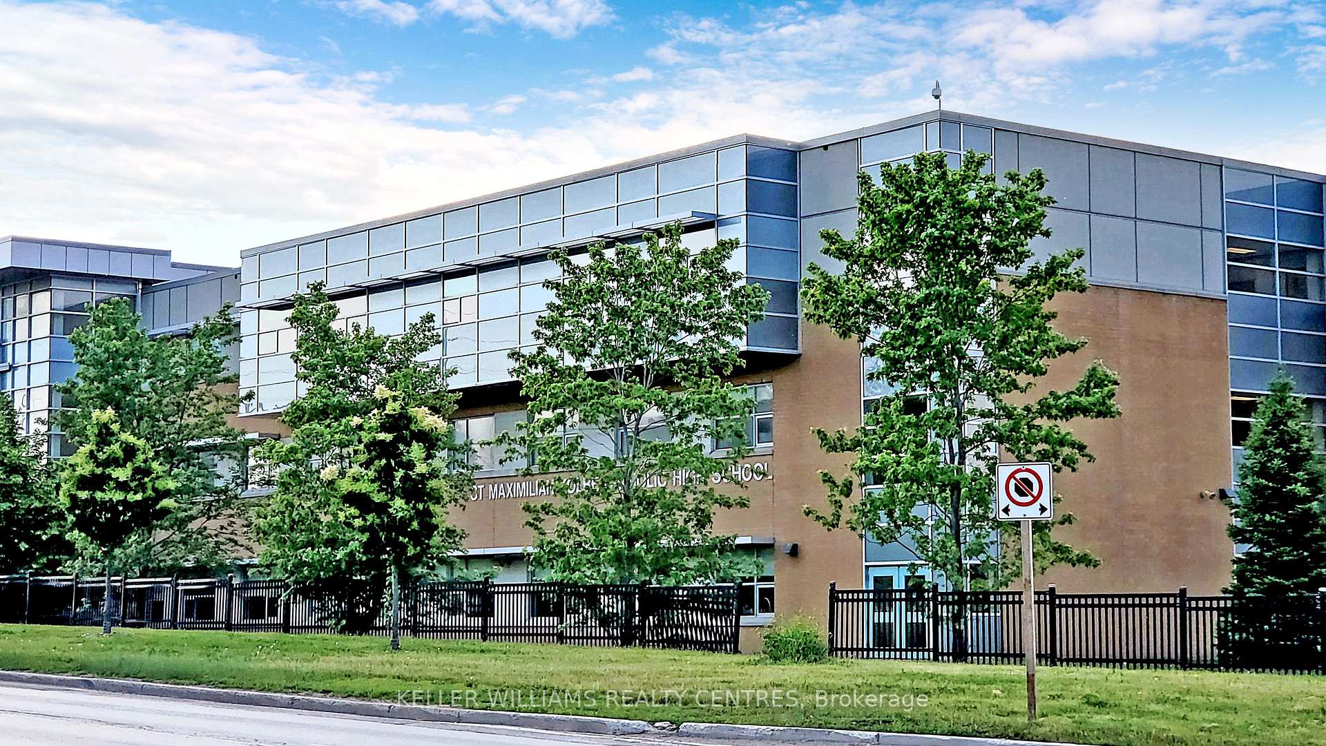 Photo 32 of Unit 417, 160 Wellington Street E, Aurora, Aurora Village — HOMEH