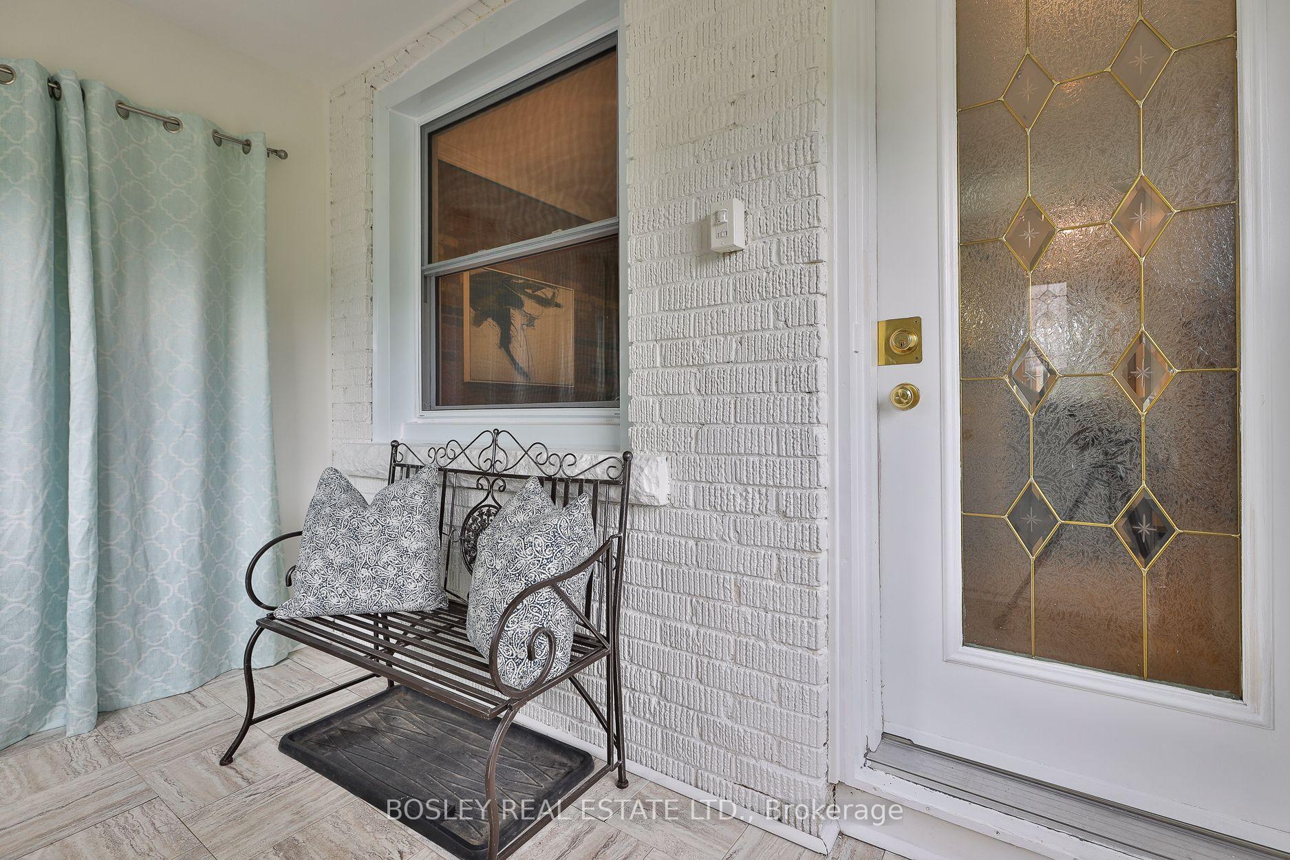 Photo 3 of 32 Mountalan Avenue, Toronto, Greenwood-Coxwell — HOMEH