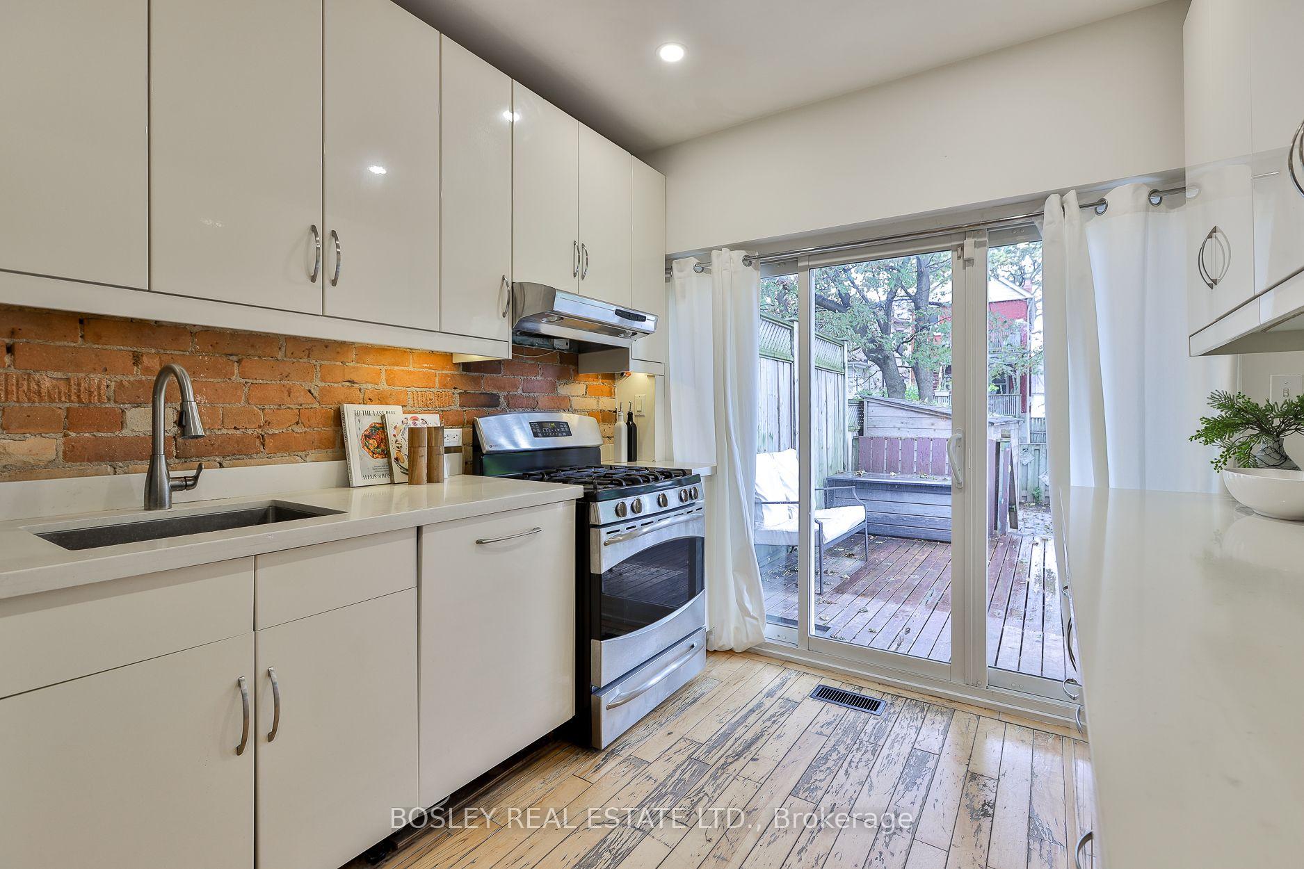 Photo 13 of 32 Mountalan Avenue, Toronto, Greenwood-Coxwell — HOMEH