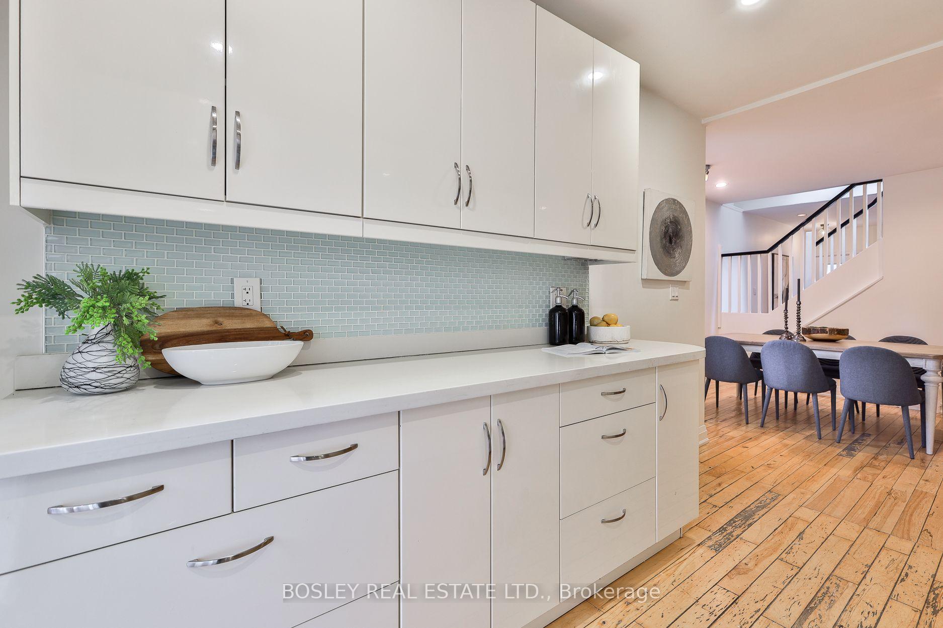 Photo 17 of 32 Mountalan Avenue, Toronto, Greenwood-Coxwell — HOMEH