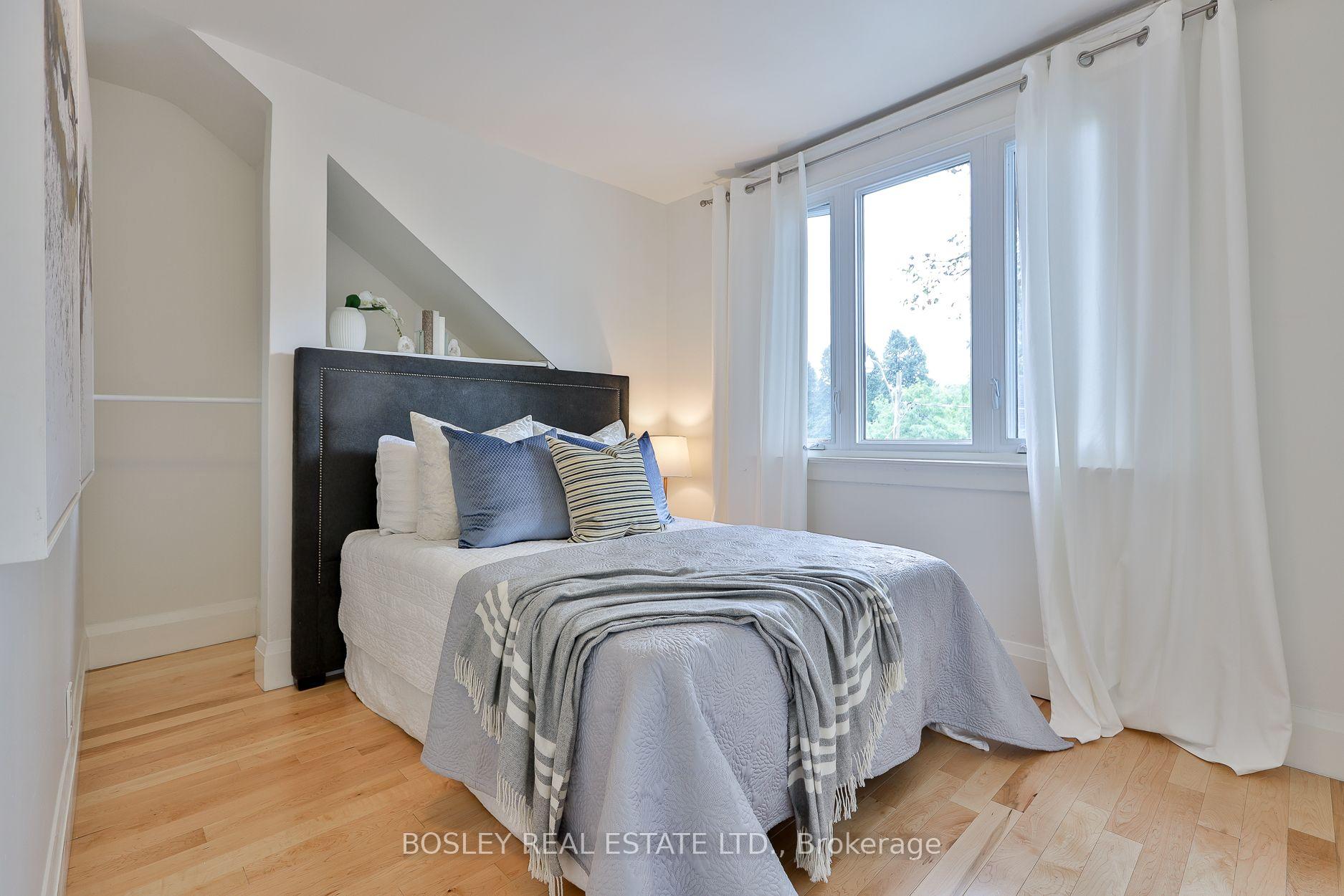 Photo 32 of 32 Mountalan Avenue, Toronto, Greenwood-Coxwell — HOMEH
