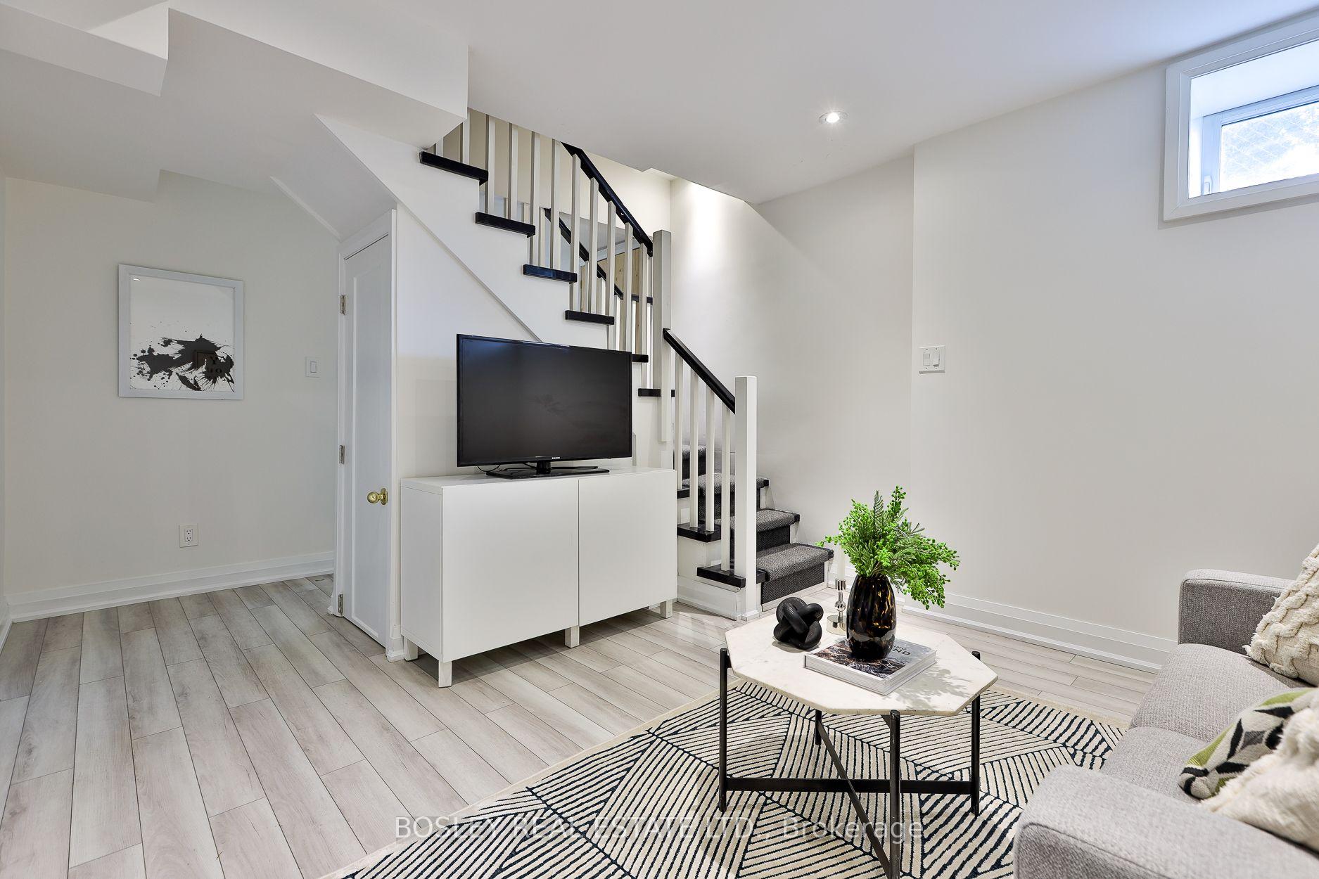 Photo 36 of 32 Mountalan Avenue, Toronto, Greenwood-Coxwell — HOMEH