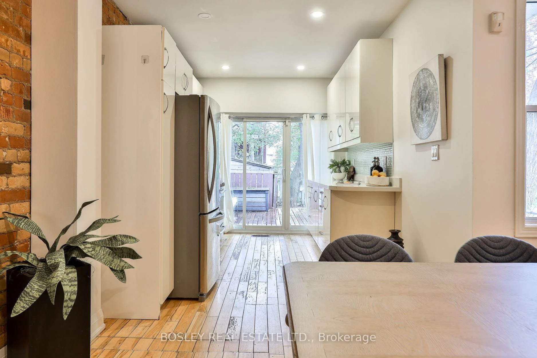 Photo 14 of 32 Mountalan Avenue, Toronto, Greenwood-Coxwell — HOMEH