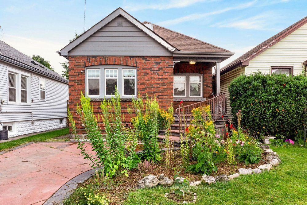 Photo 2 of 136 Weir Street N, Hamilton, Homeside — HOMEH