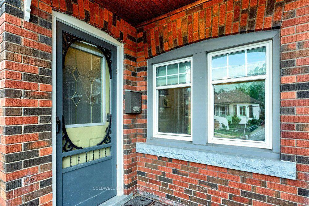 Photo 5 of 136 Weir Street N, Hamilton, Homeside — HOMEH