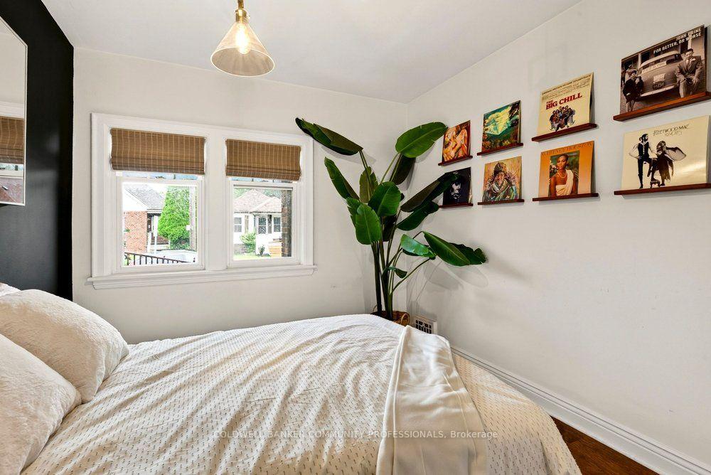 Photo 19 of 136 Weir Street N, Hamilton, Homeside — HOMEH