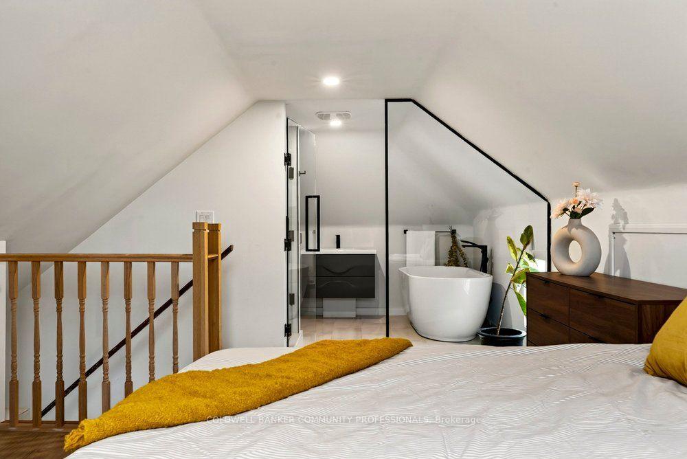Photo 27 of 136 Weir Street N, Hamilton, Homeside — HOMEH